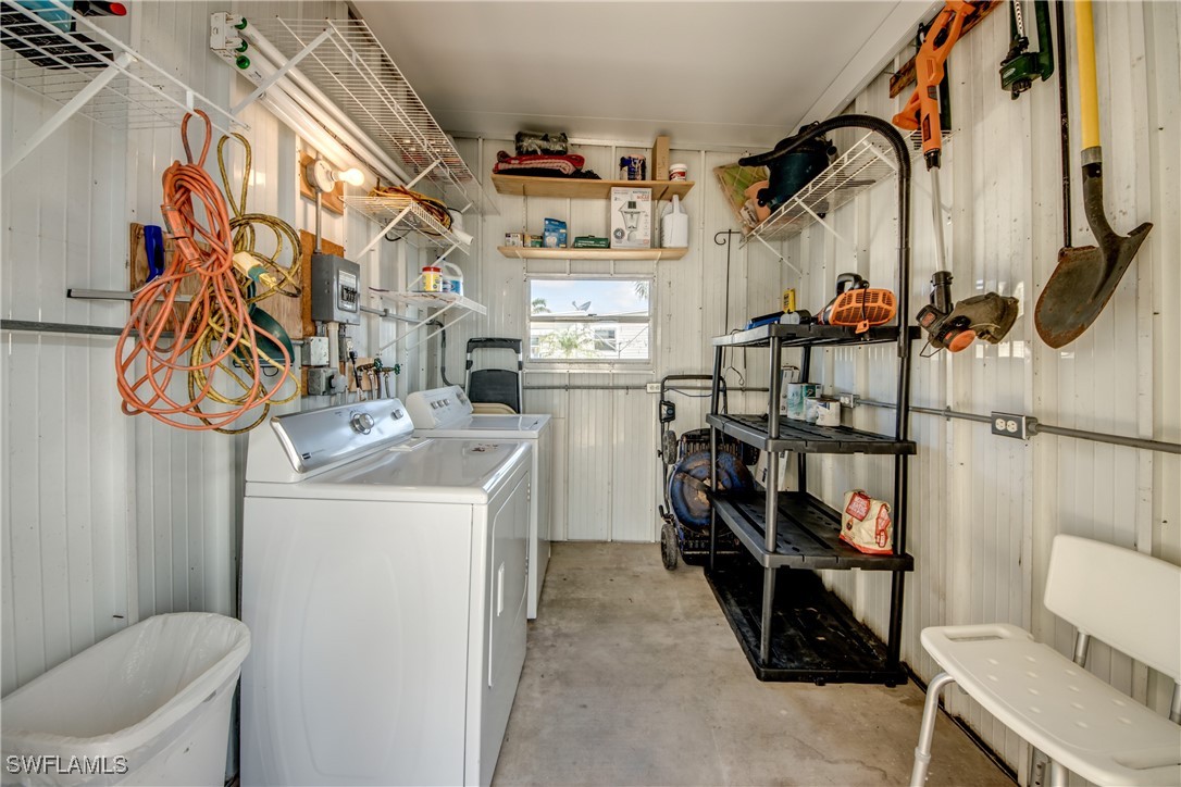 4974 Porky LN
