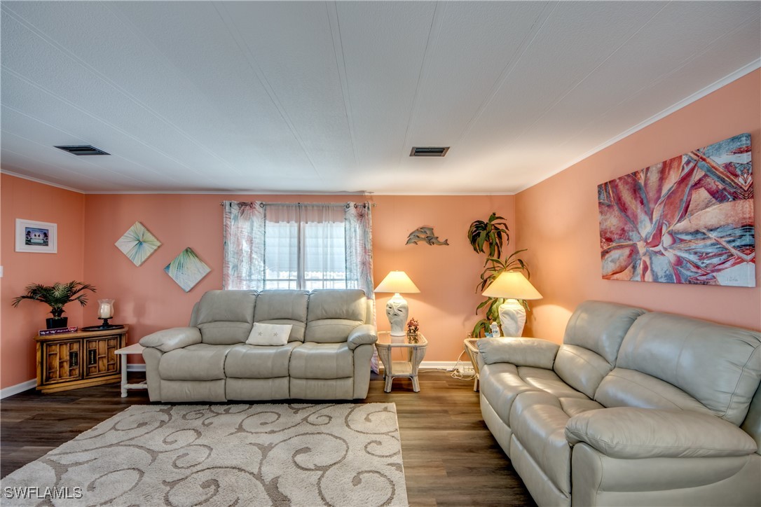 4974 Porky LN