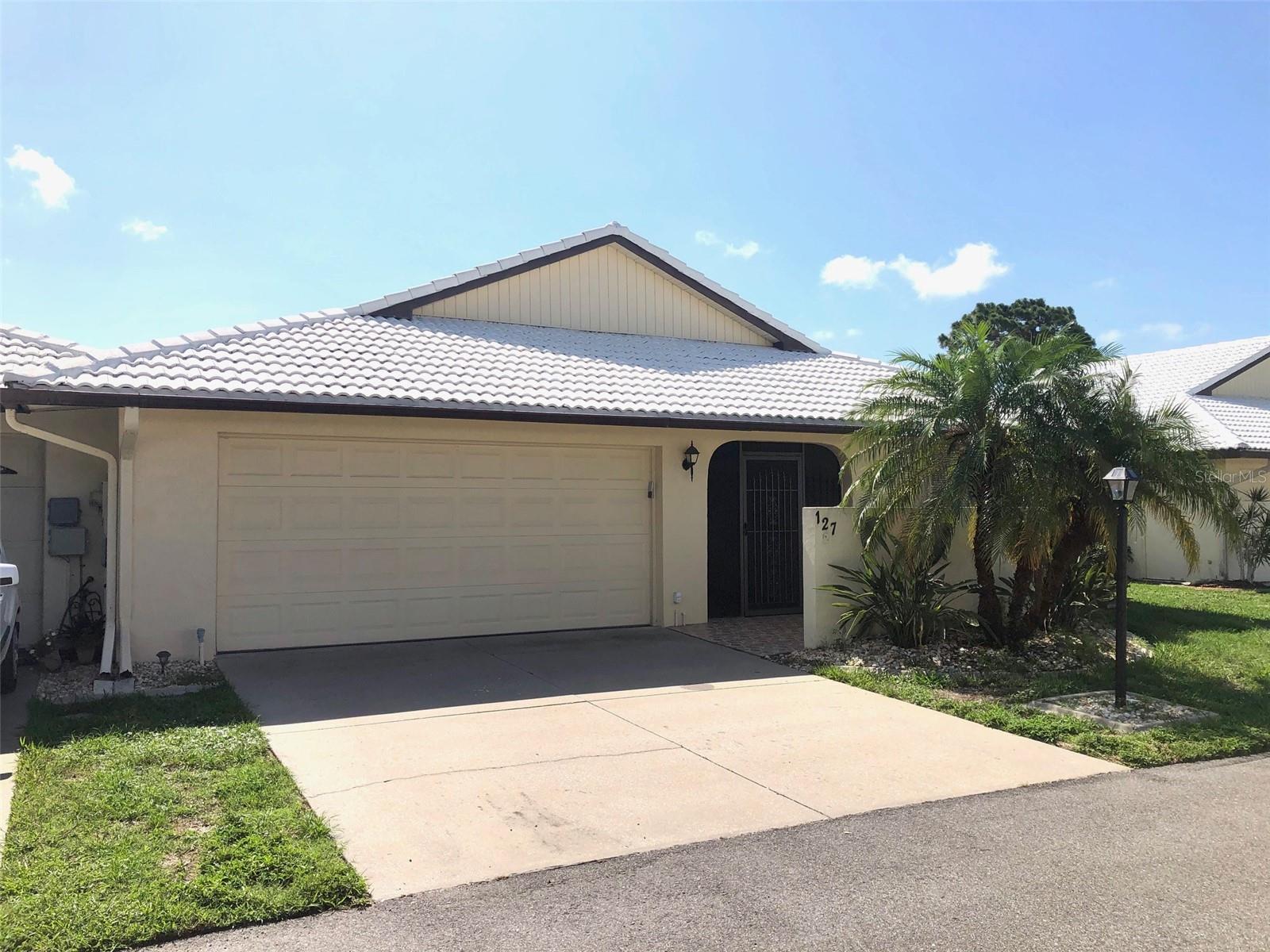 127 SANDSTONE CIR