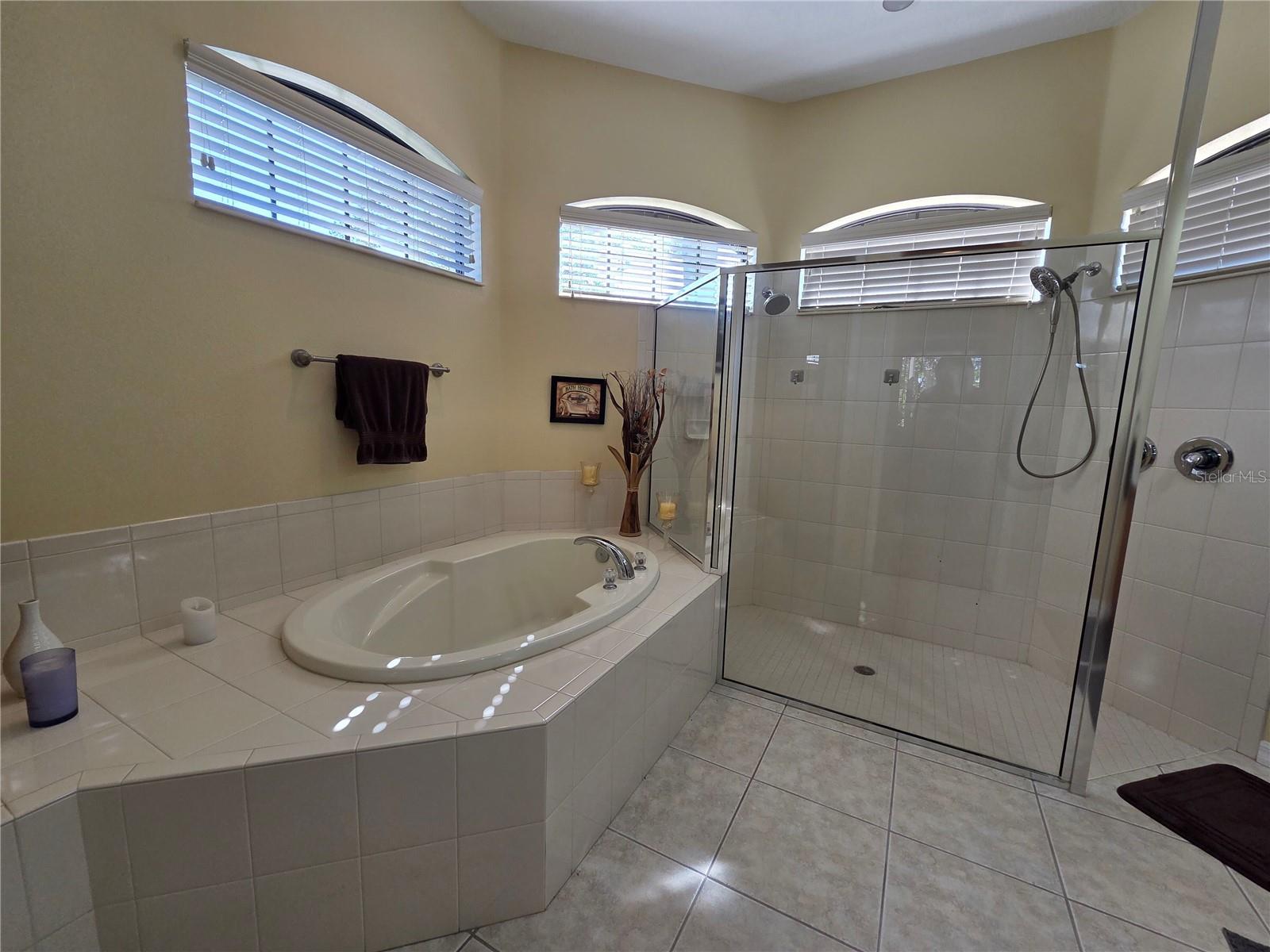 24412 LAKEVIEW PL