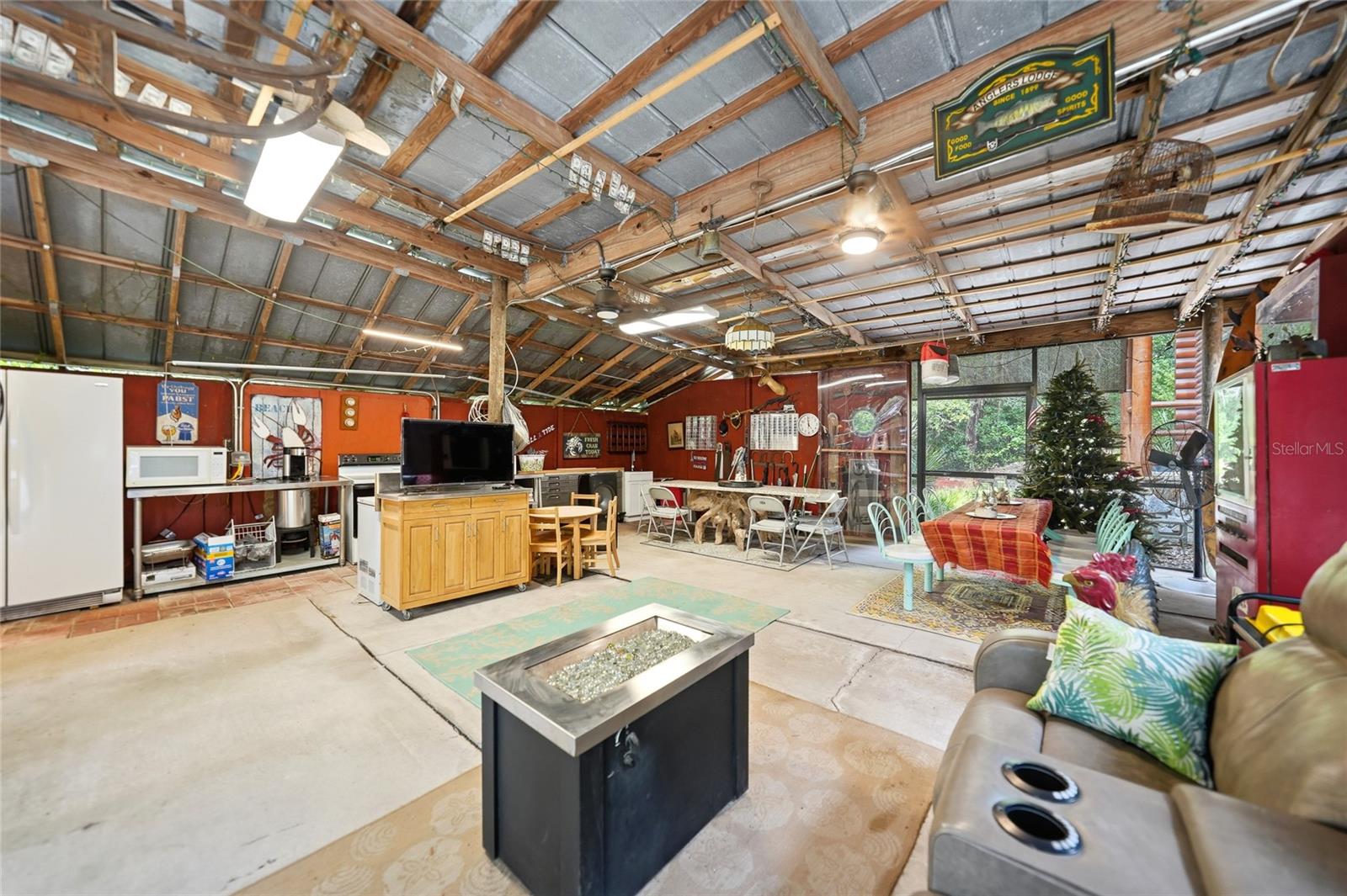 8199 W PINOAK CT