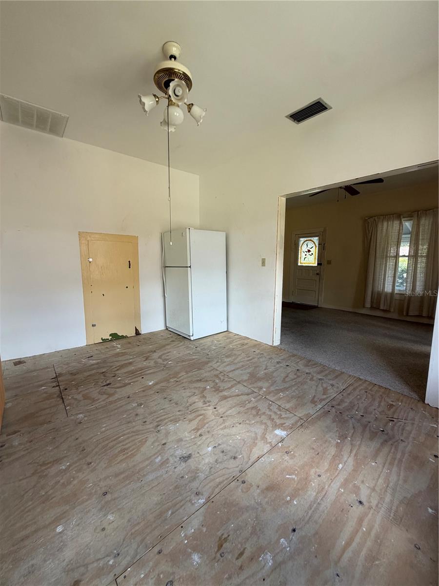 146 N HERNANDO AVE