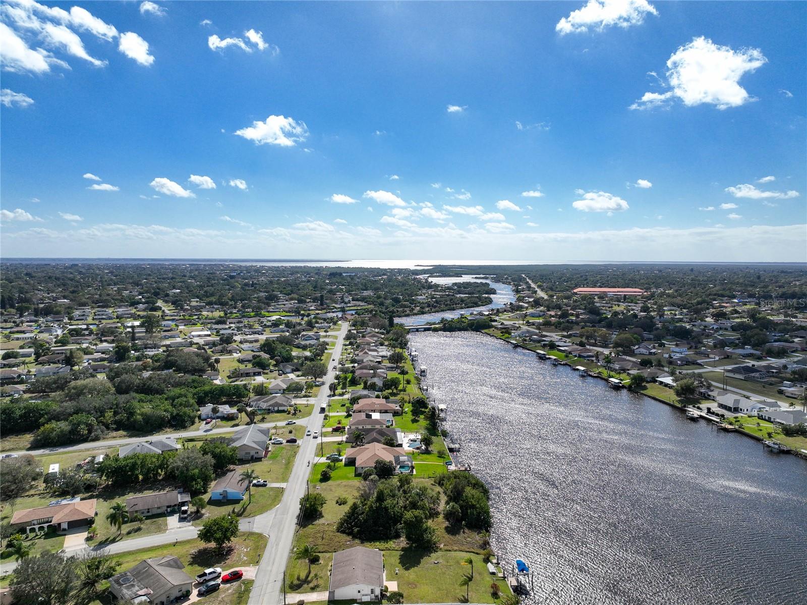 834 ELLICOTT CIR NW