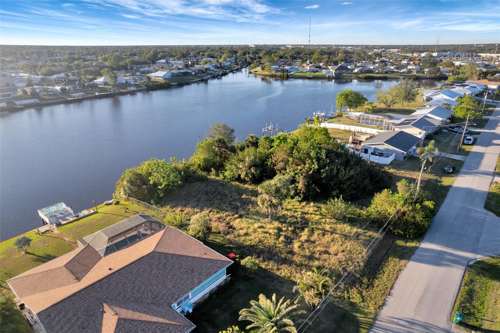 834 ELLICOTT CIR NW
