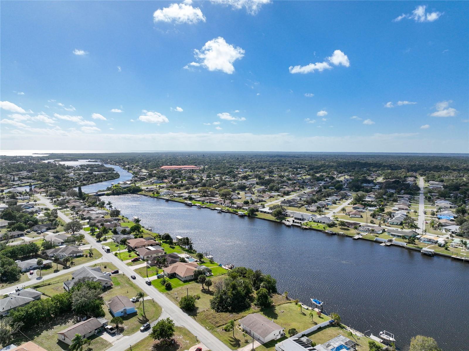 834 ELLICOTT CIR NW
