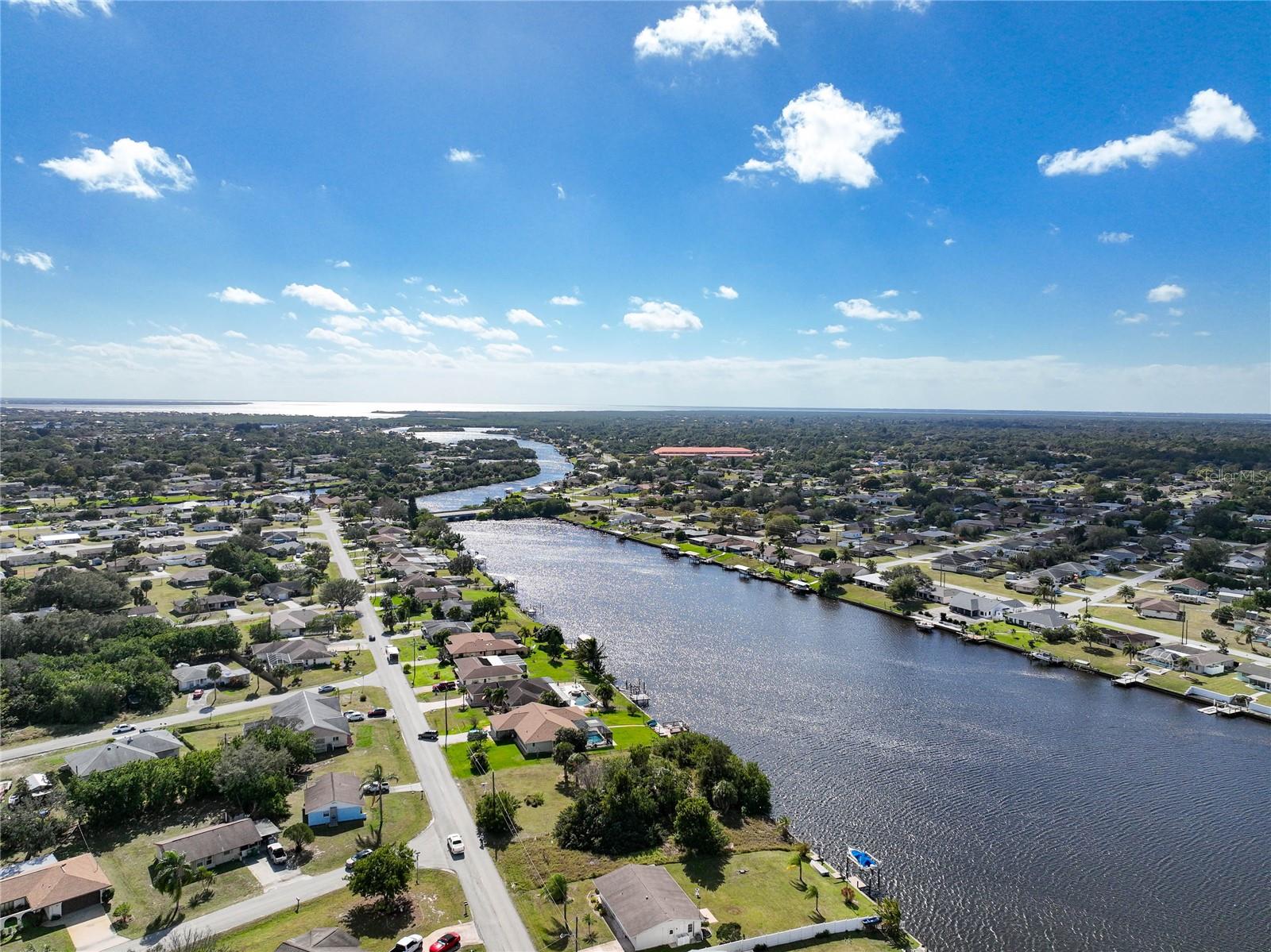834 ELLICOTT CIR NW