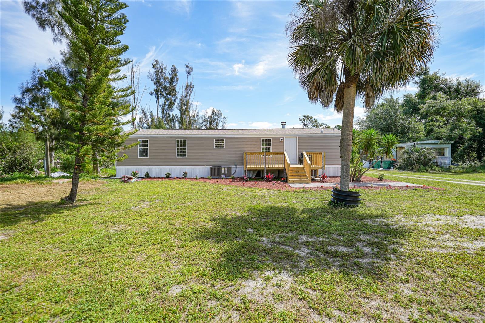 5582 SWAYING PALM DR