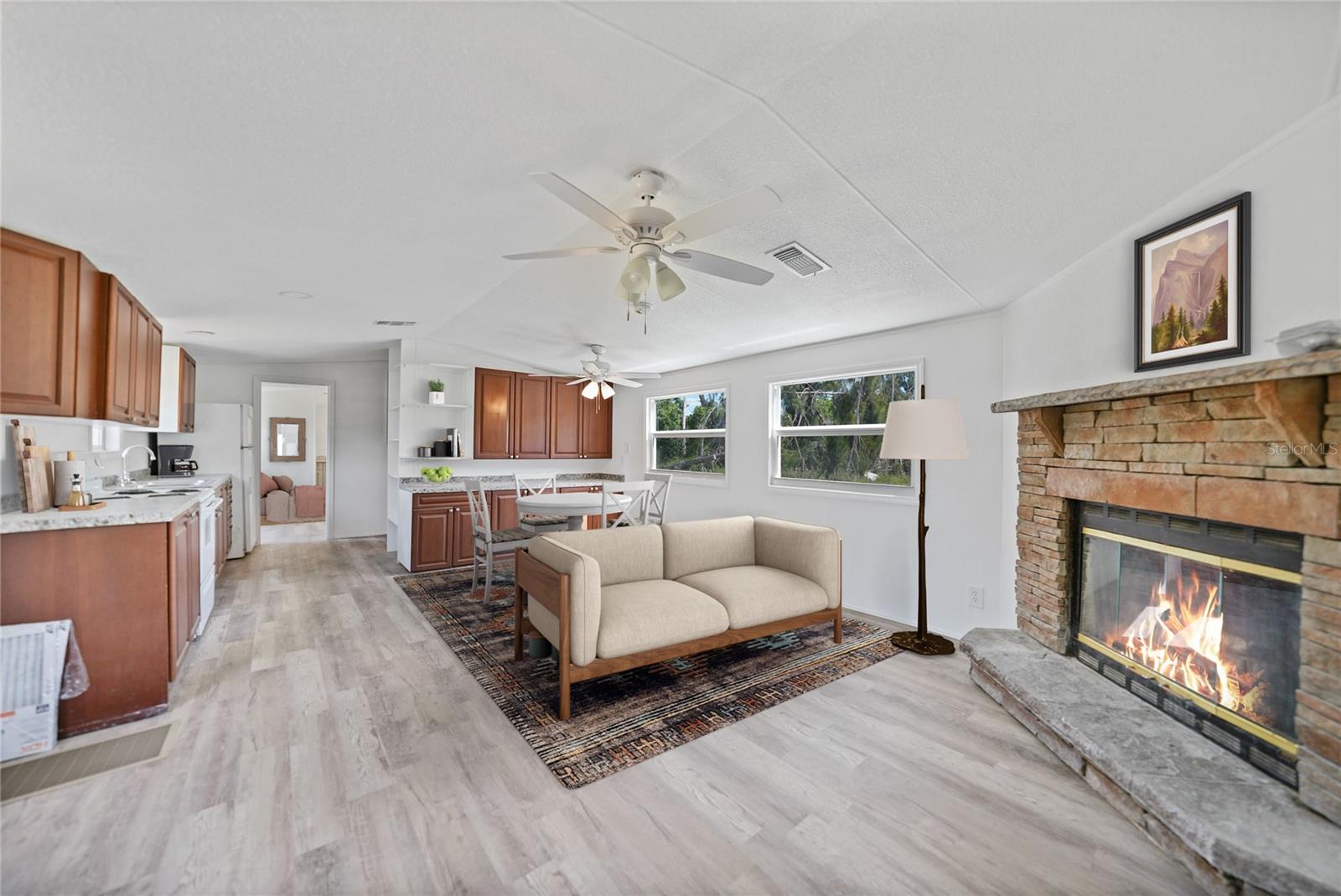 5582 SWAYING PALM DR