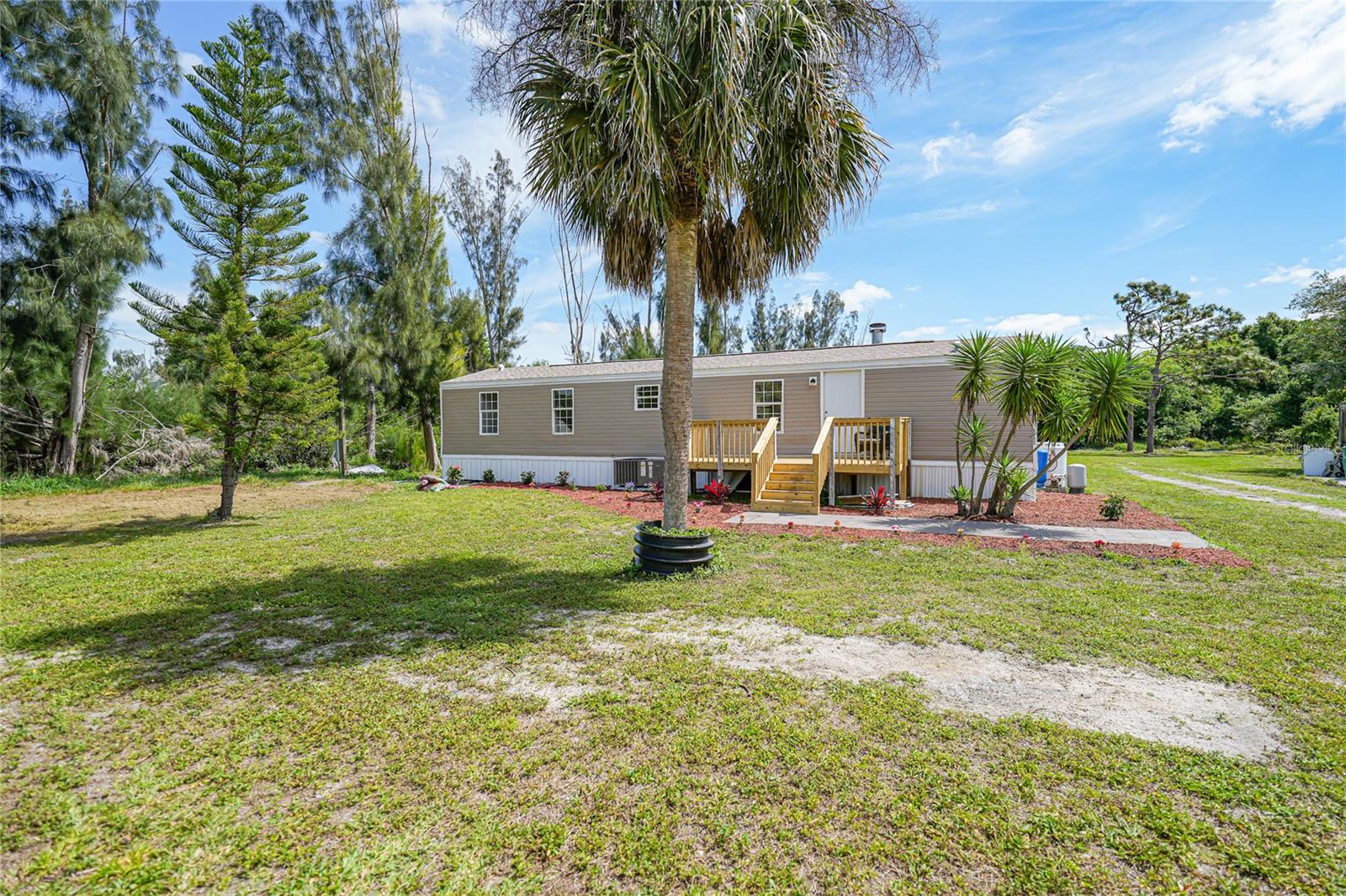 5582 SWAYING PALM DR