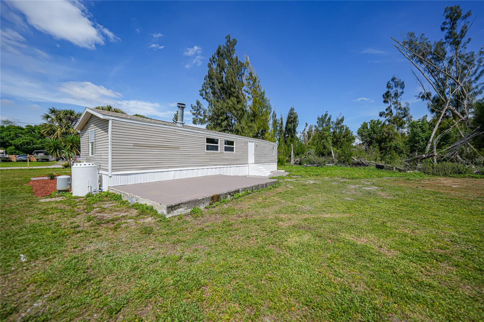 5582 SWAYING PALM DR