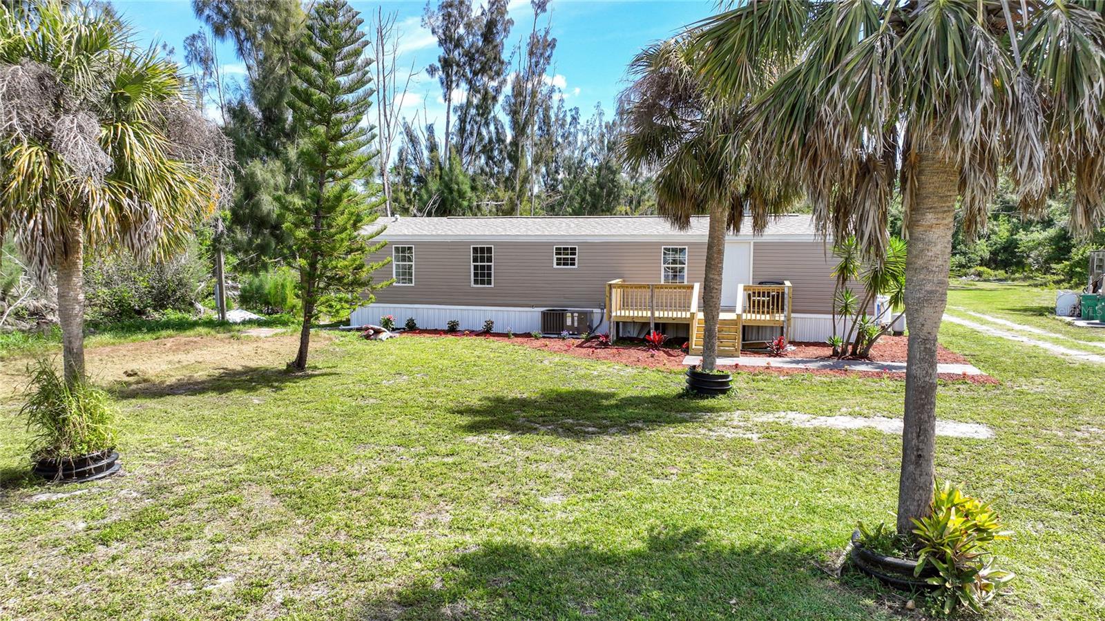 5582 SWAYING PALM DR