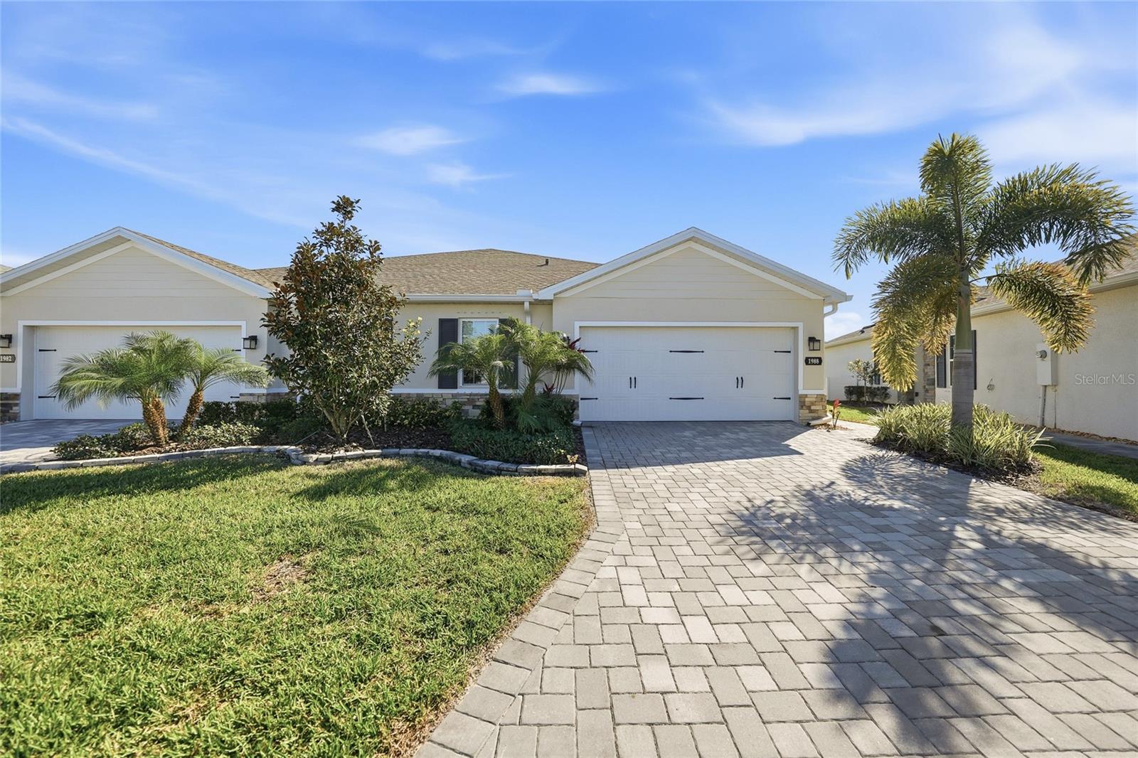 1988 W PALMS DR