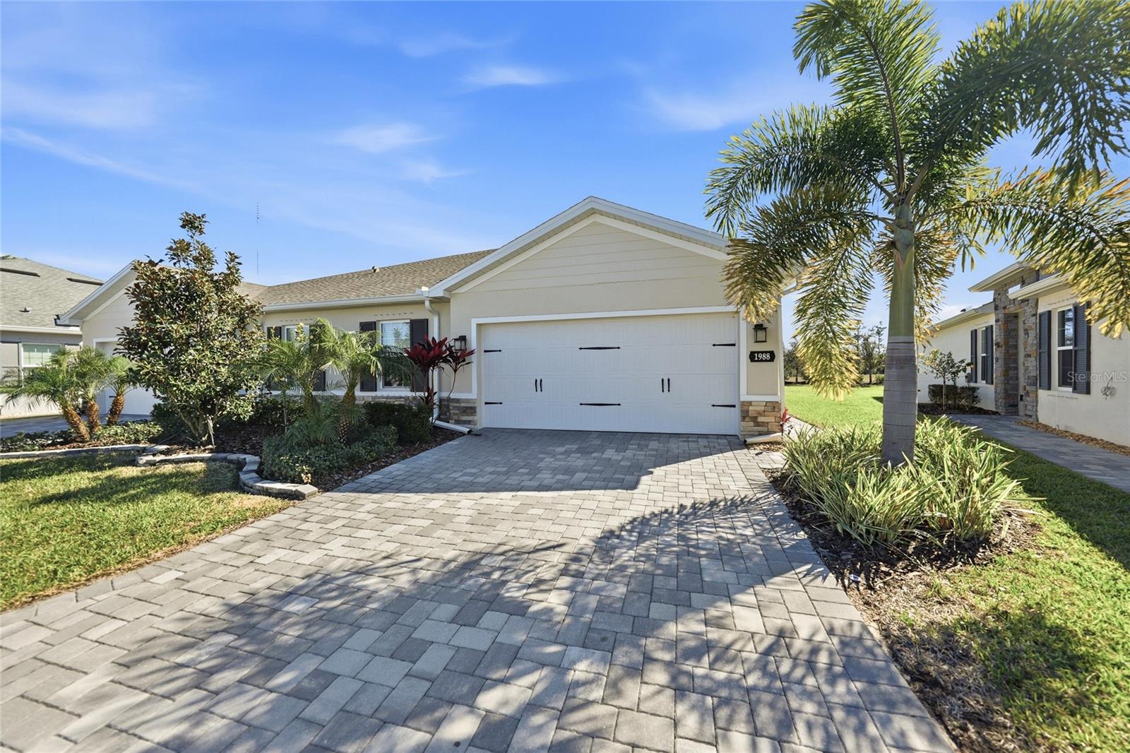 1988 W PALMS DR