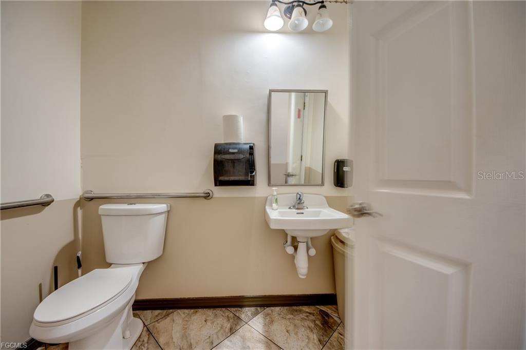 2414 TAMIAMI TRL #C