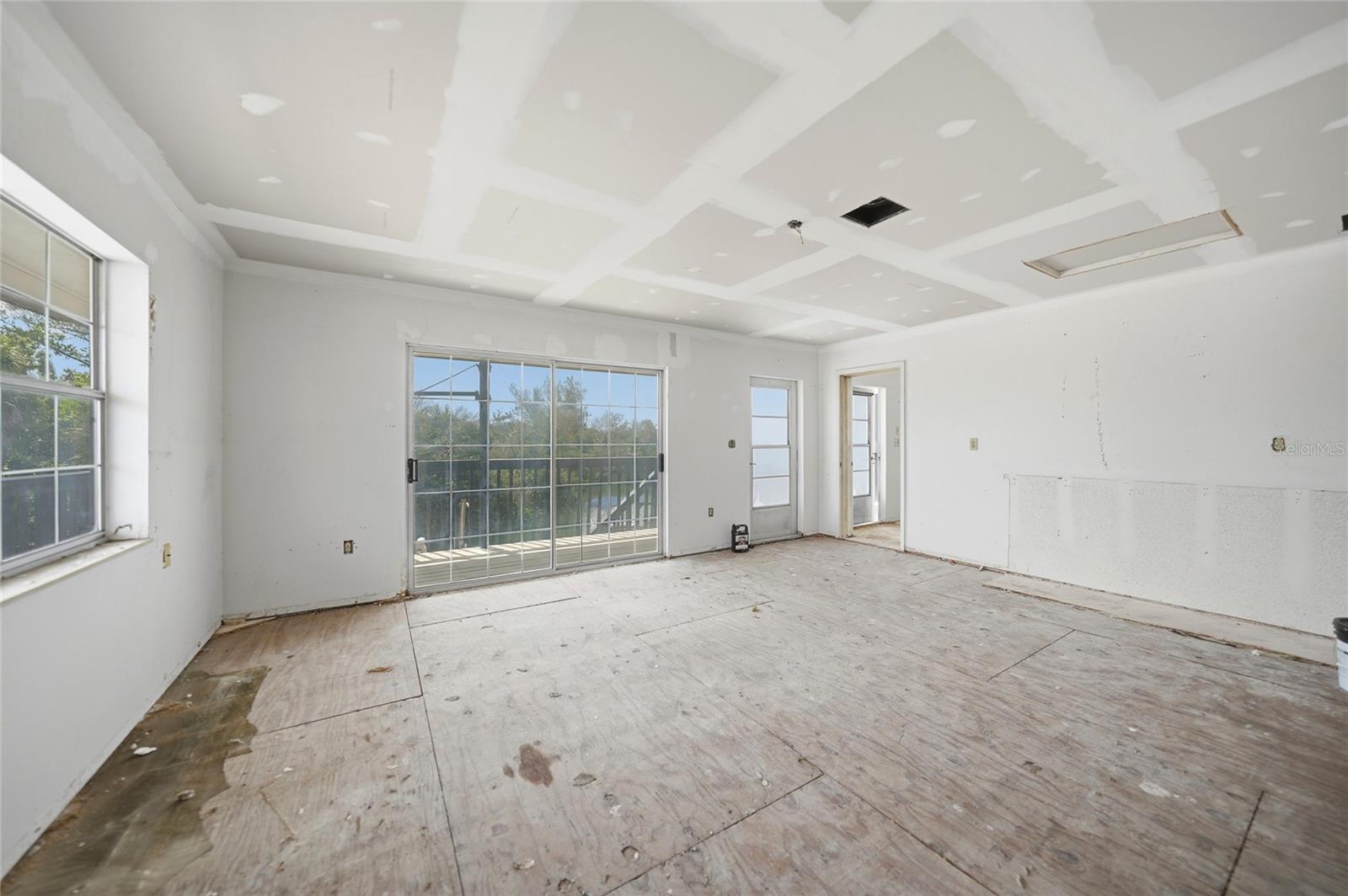 1261 BEACH RD