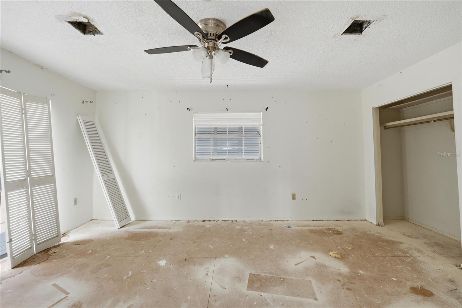 1261 BEACH RD
