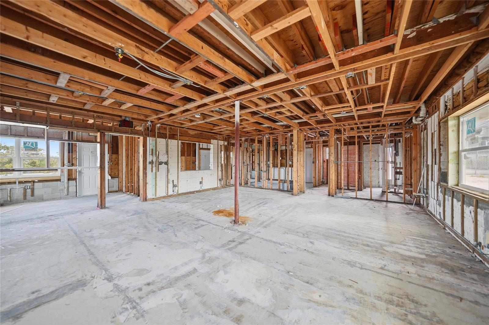 1261 BEACH RD
