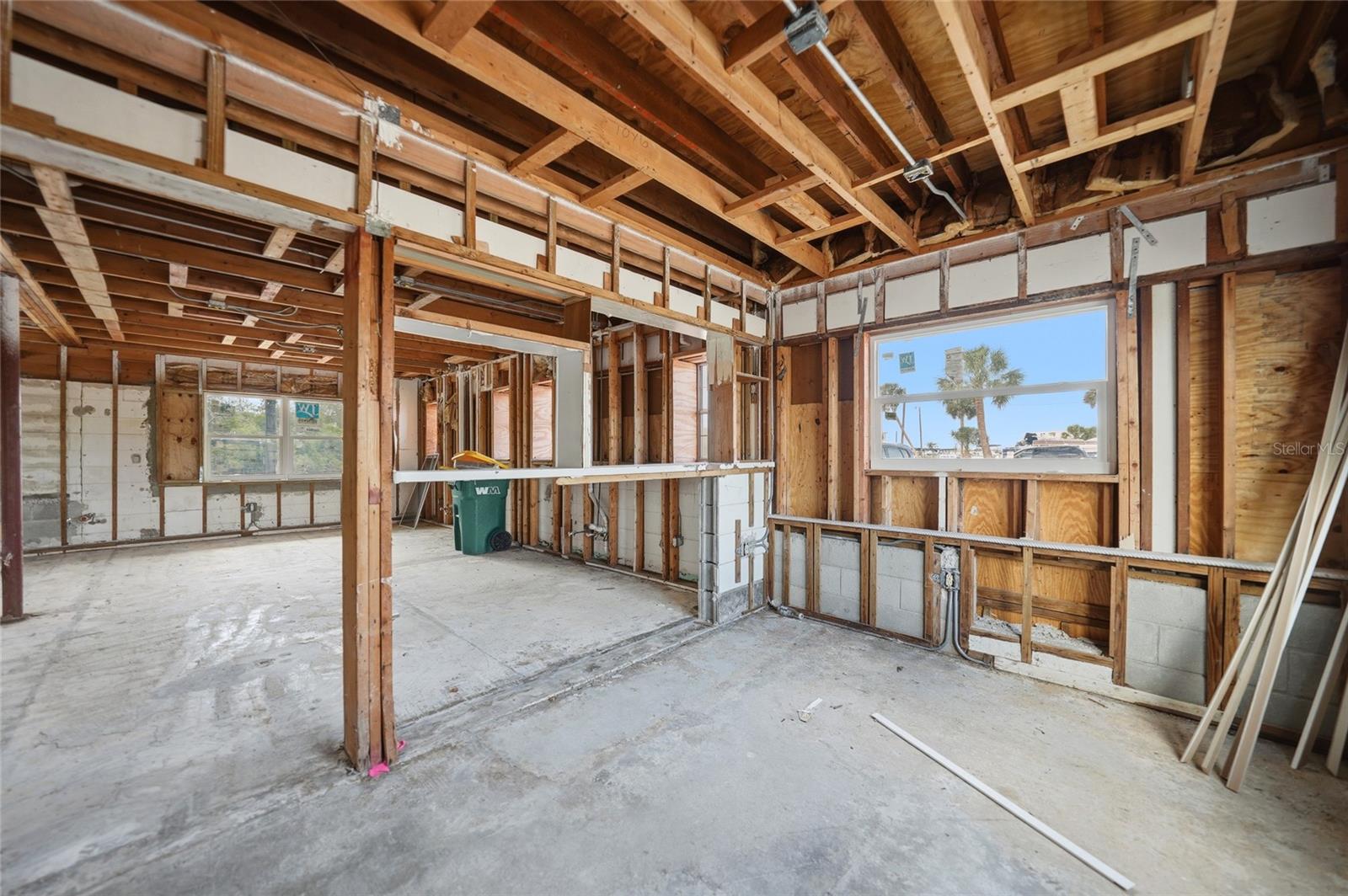 1261 BEACH RD