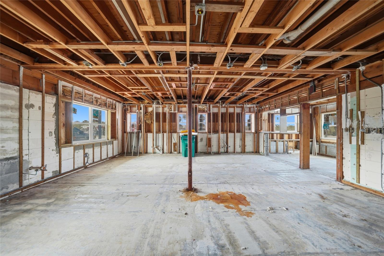 1261 BEACH RD