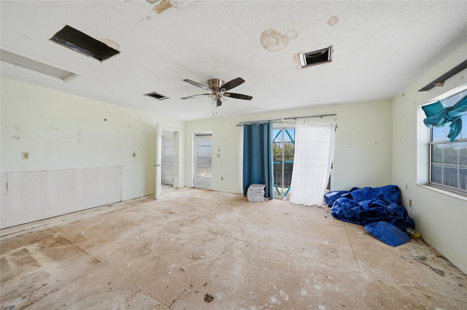 1261 BEACH RD