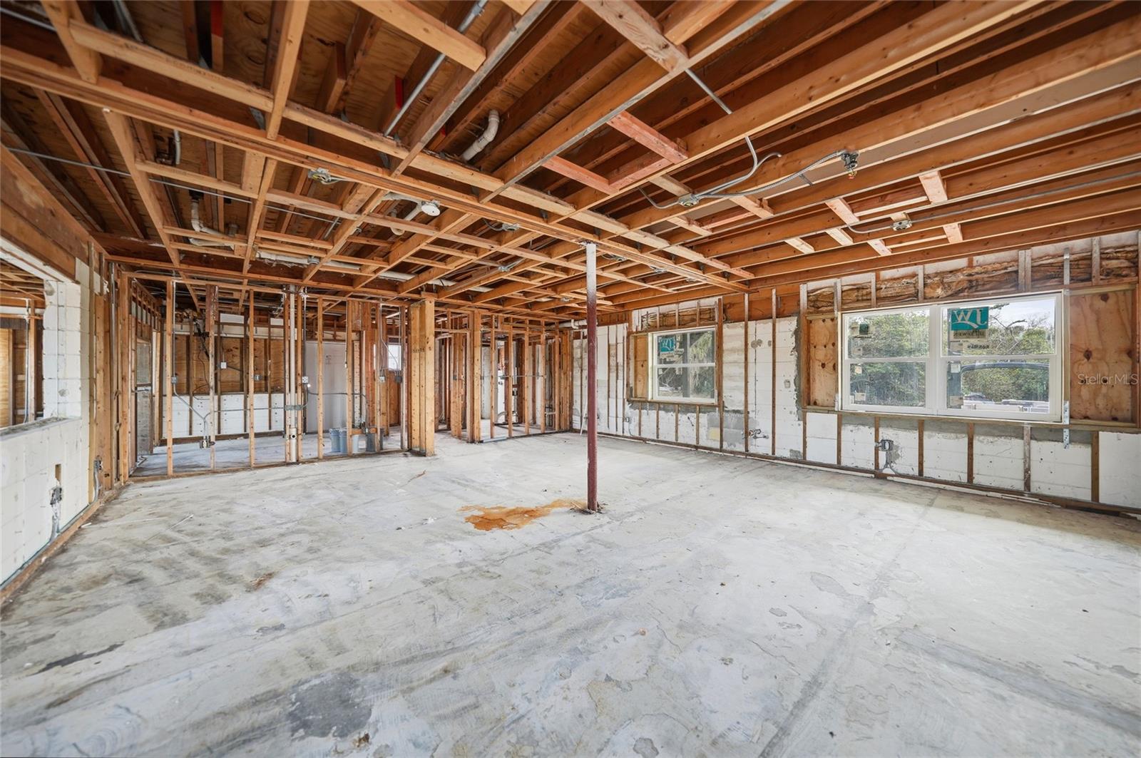 1261 BEACH RD