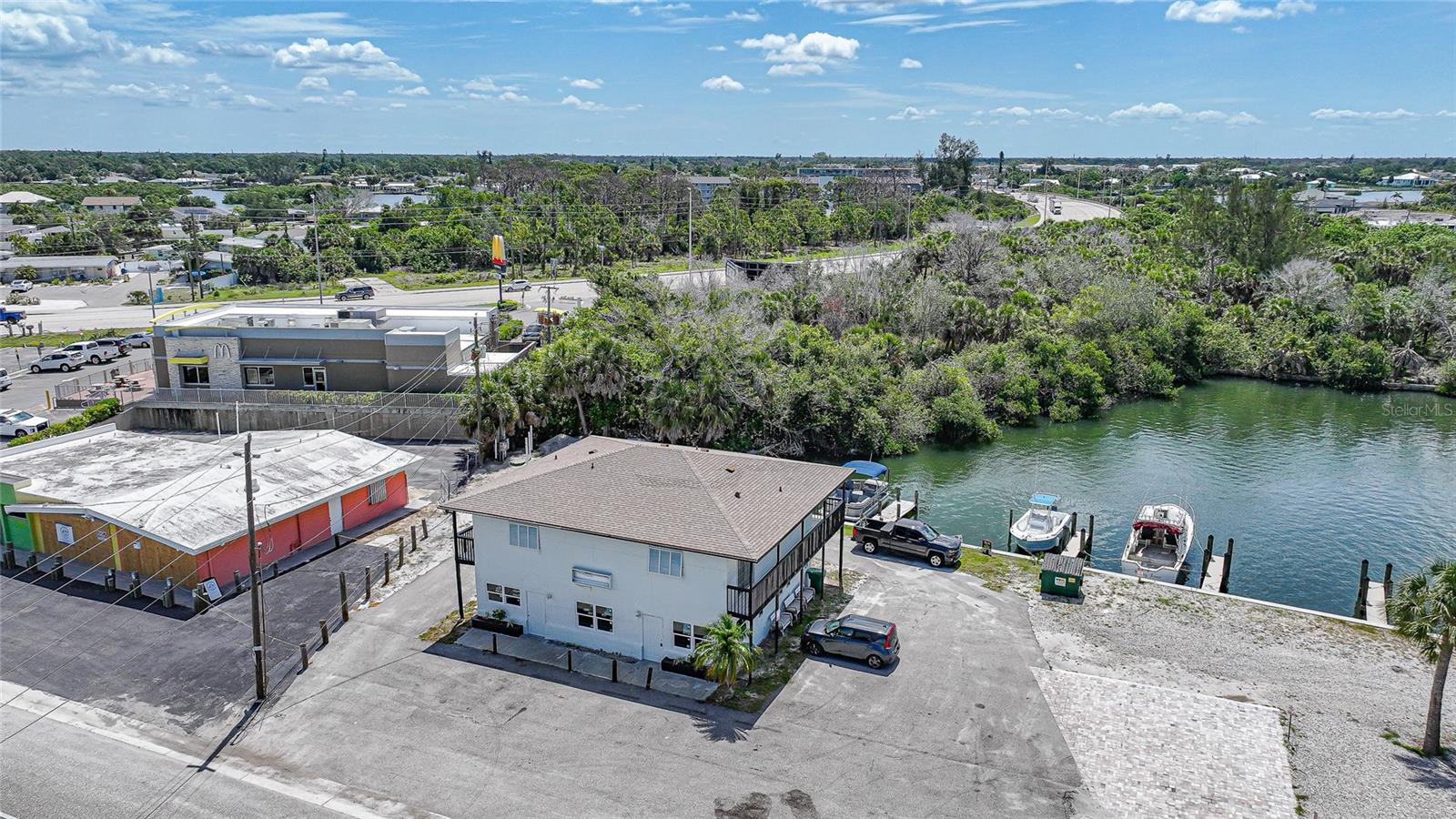 1261 BEACH RD