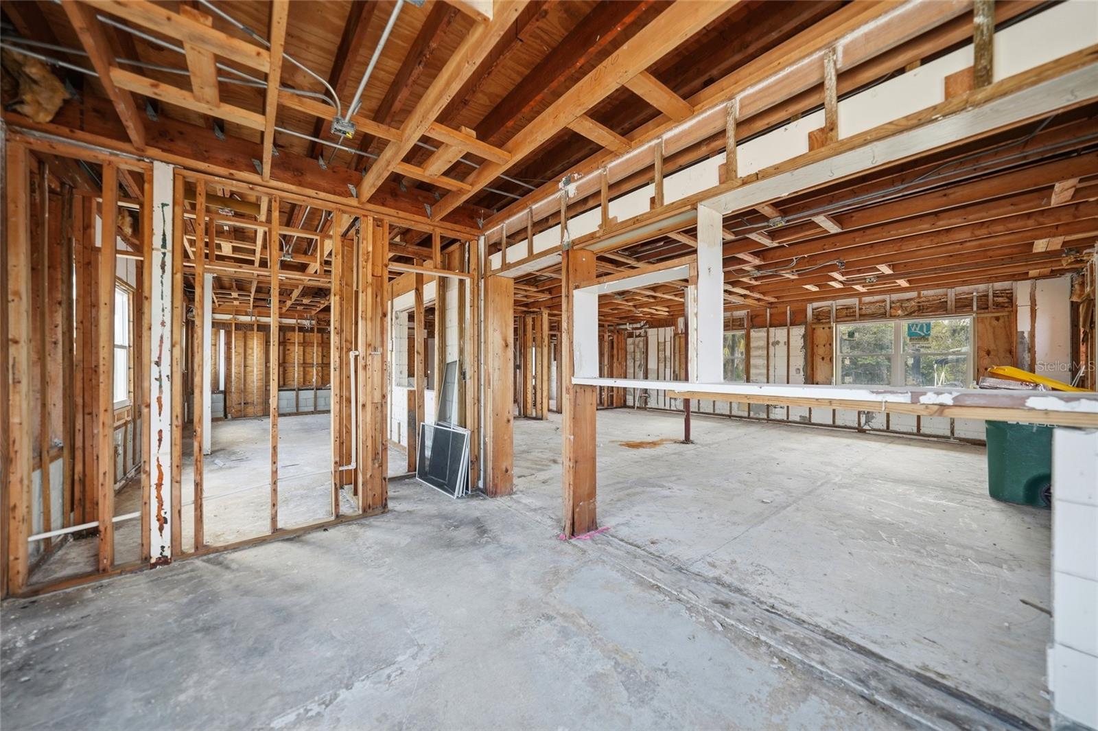 1261 BEACH RD