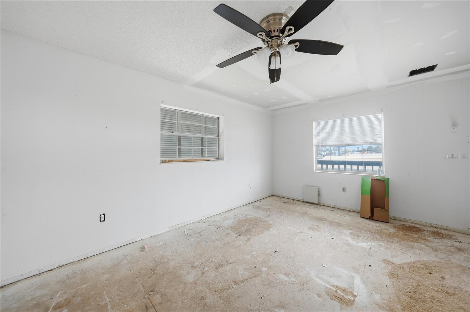 1261 BEACH RD