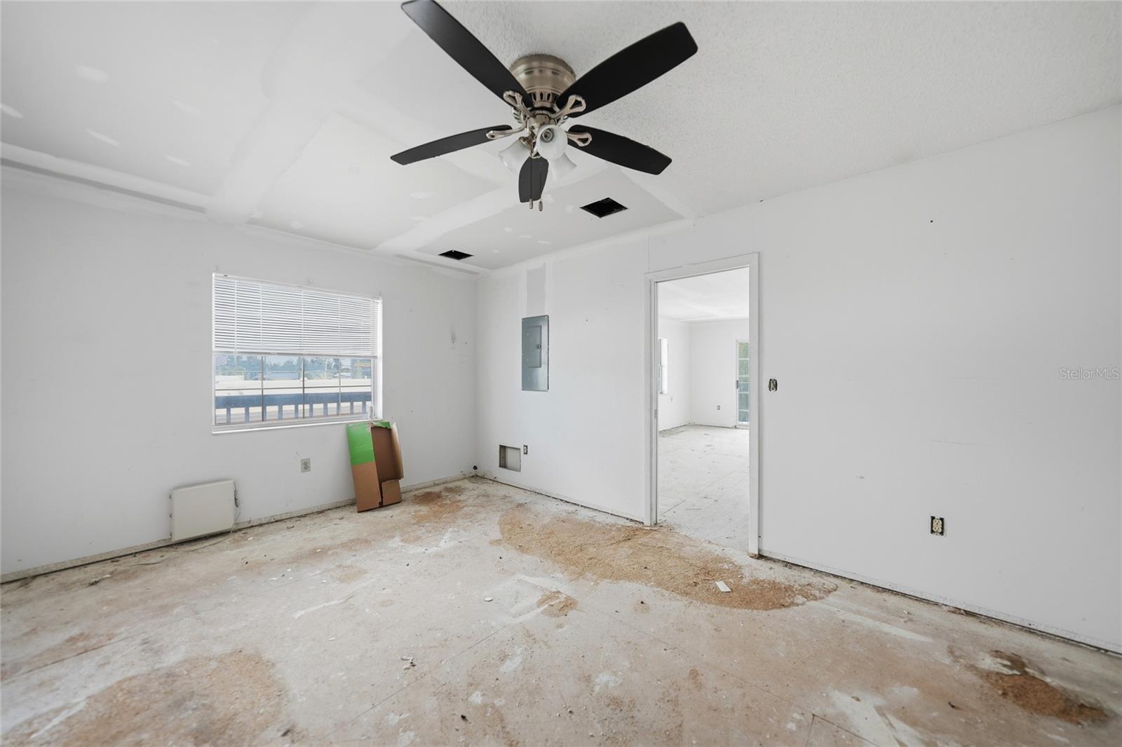 1261 BEACH RD