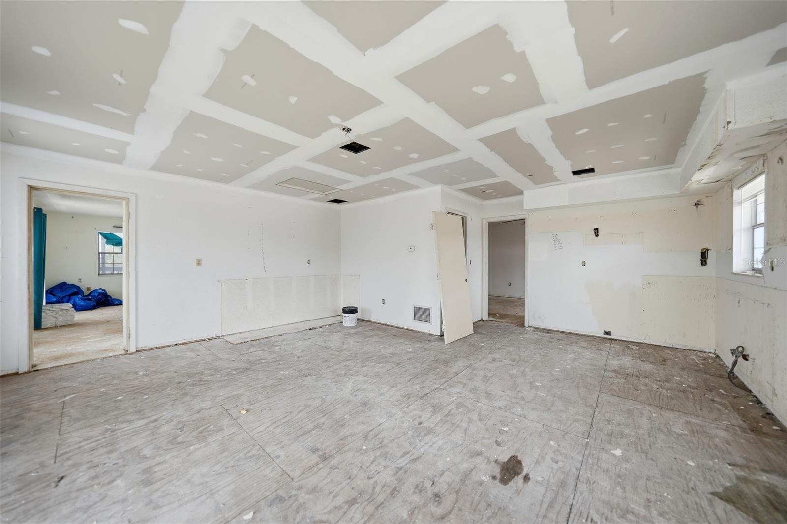 1261 BEACH RD