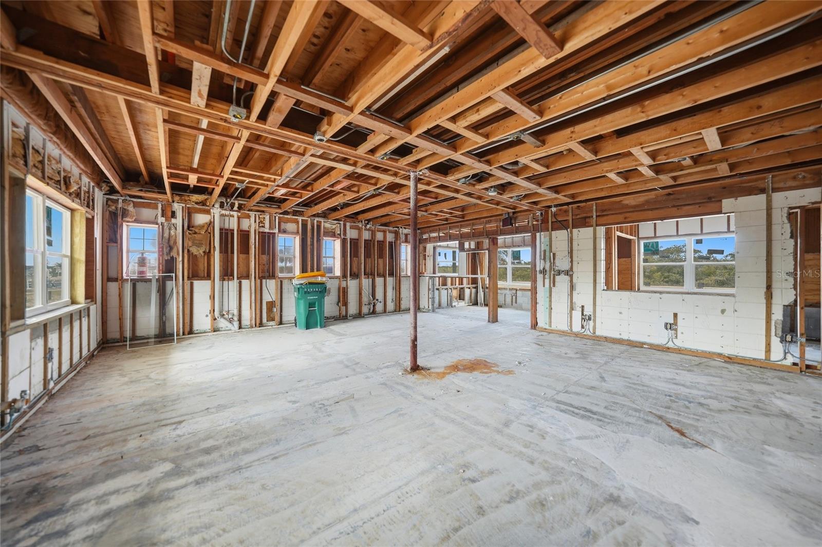 1261 BEACH RD