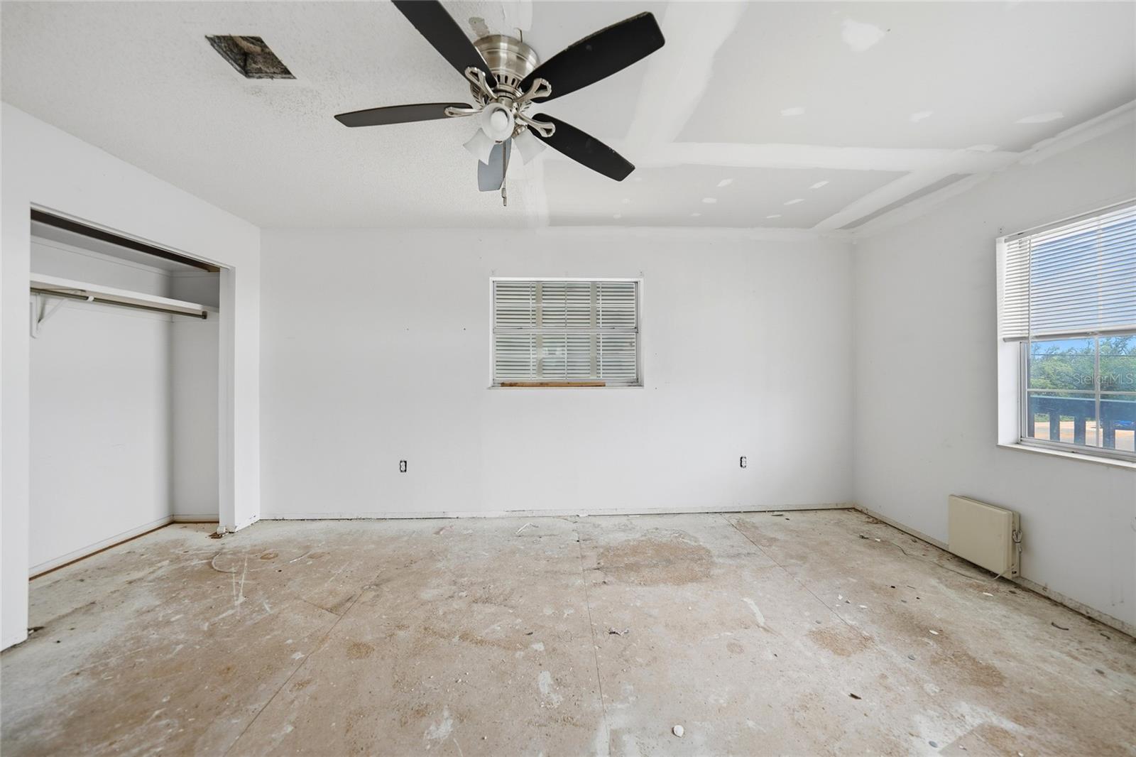 1261 BEACH RD