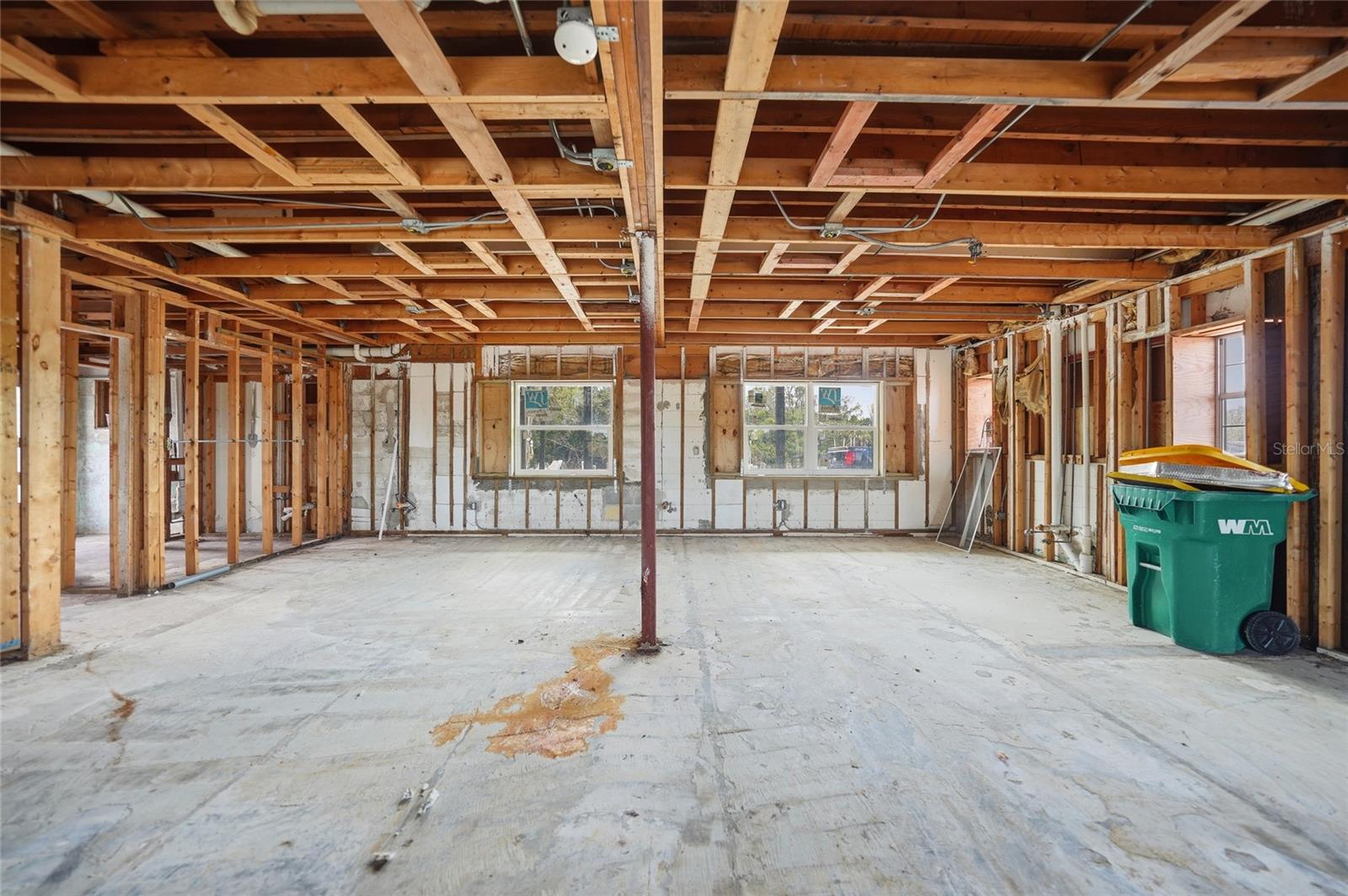 1261 BEACH RD