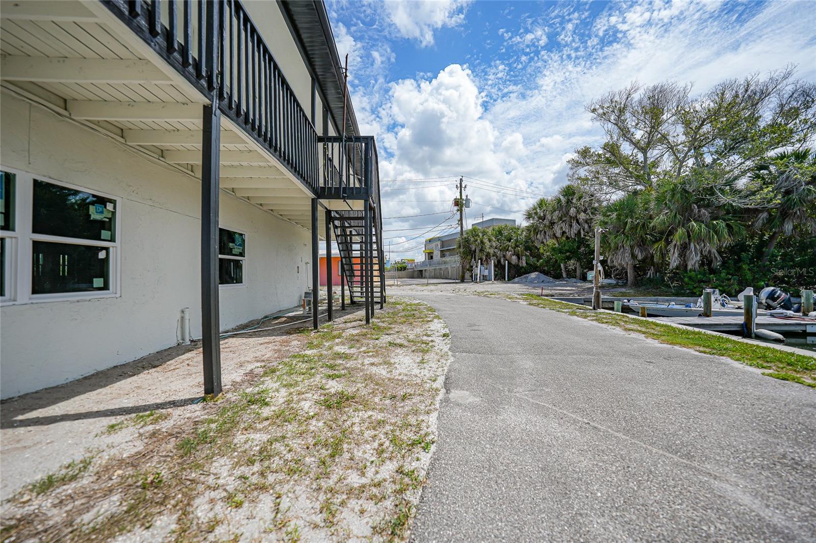 1261 BEACH RD