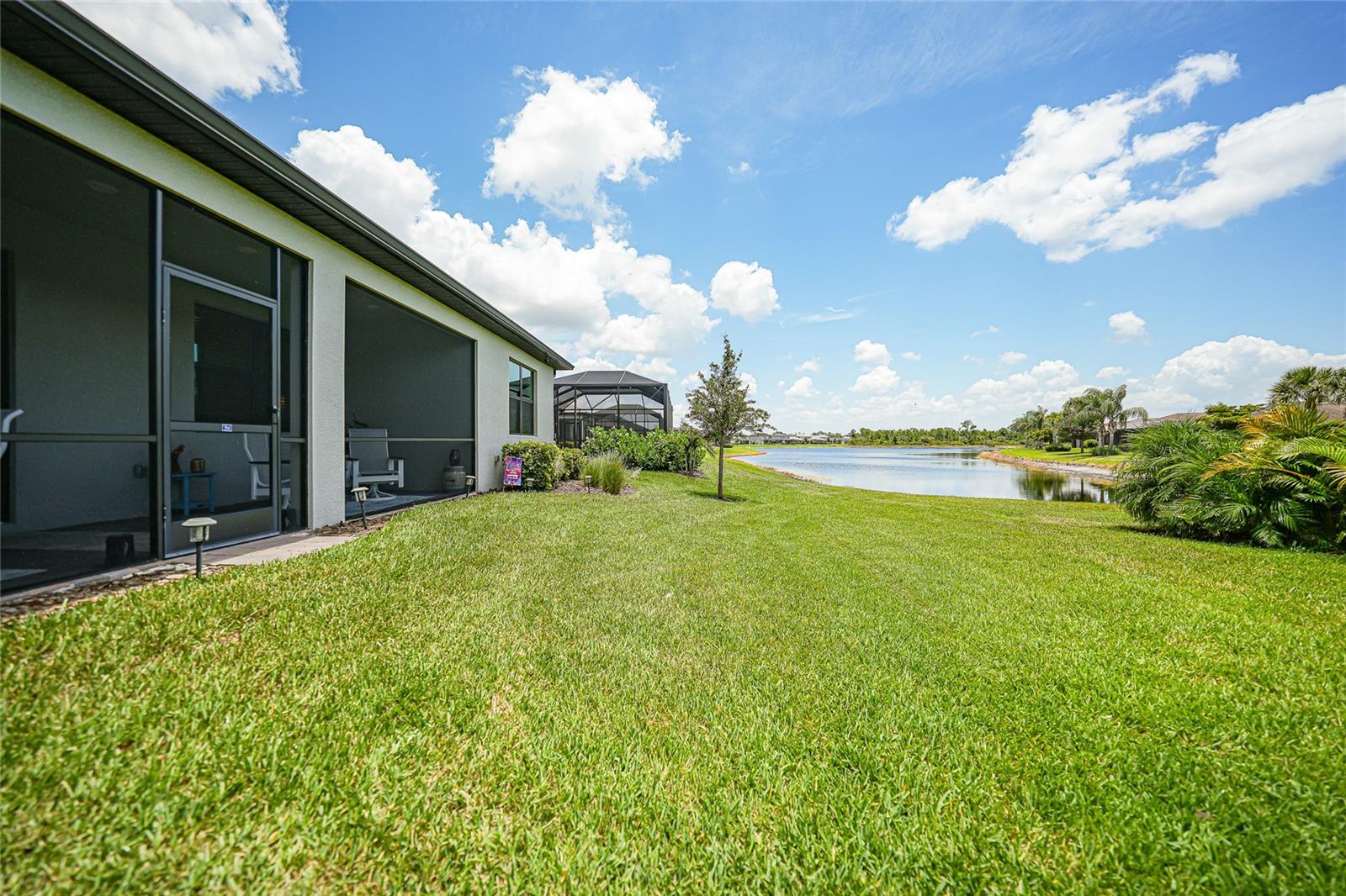 2117 LAURIFOLIA CT