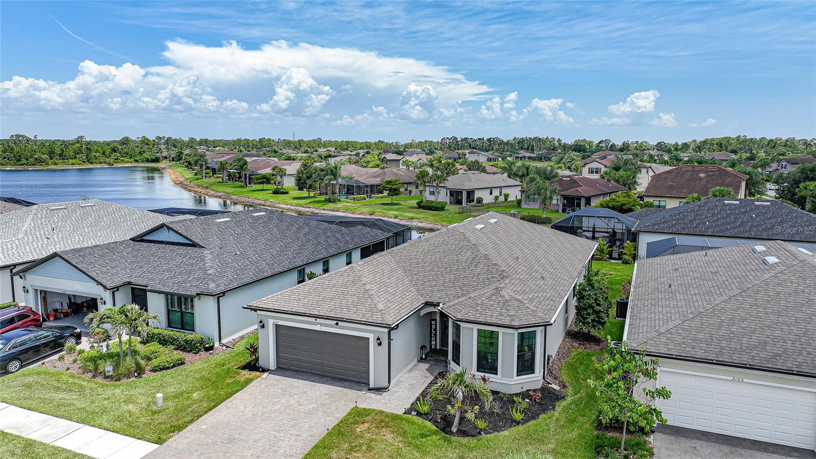 2117 LAURIFOLIA CT