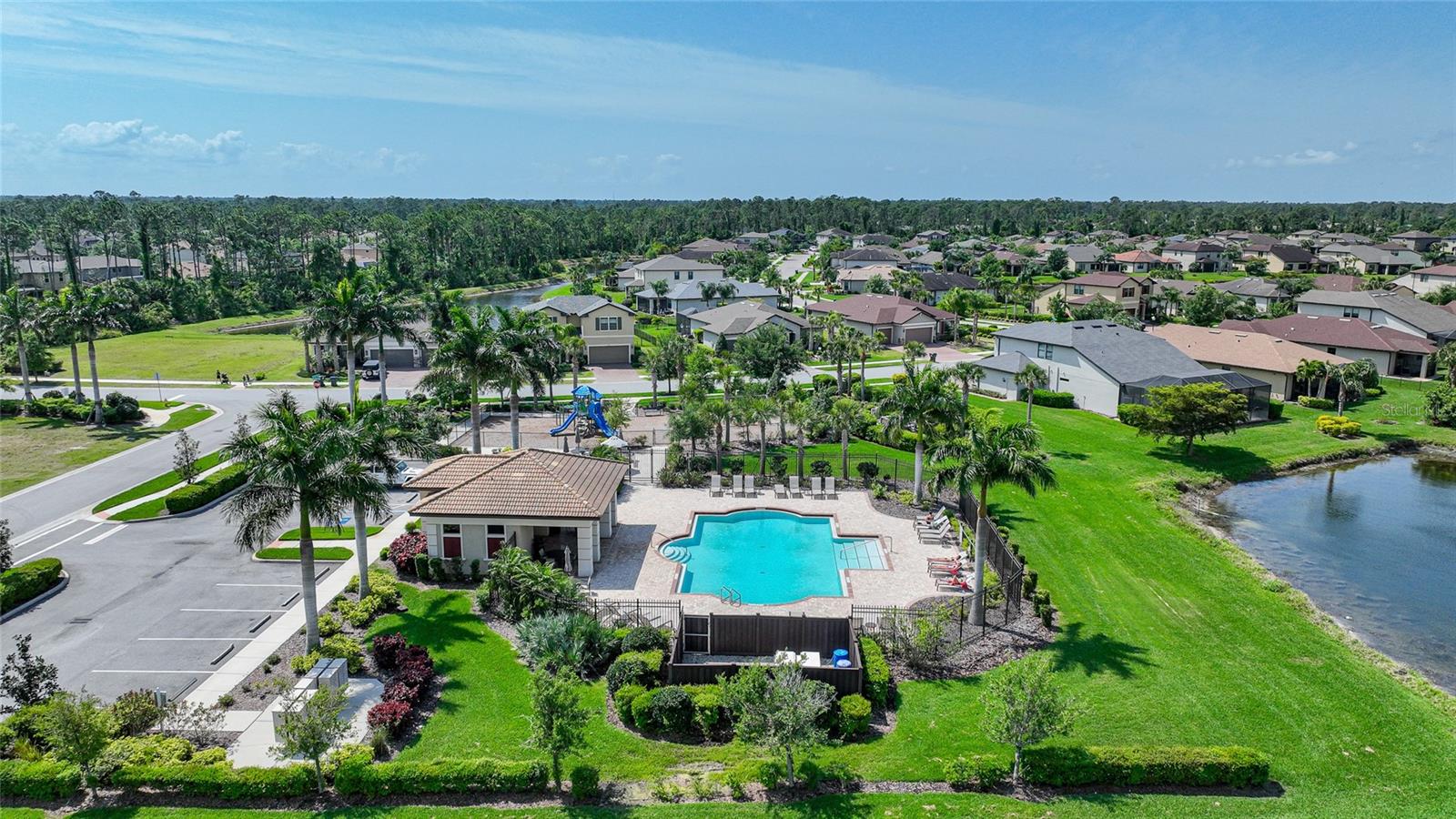 2117 LAURIFOLIA CT