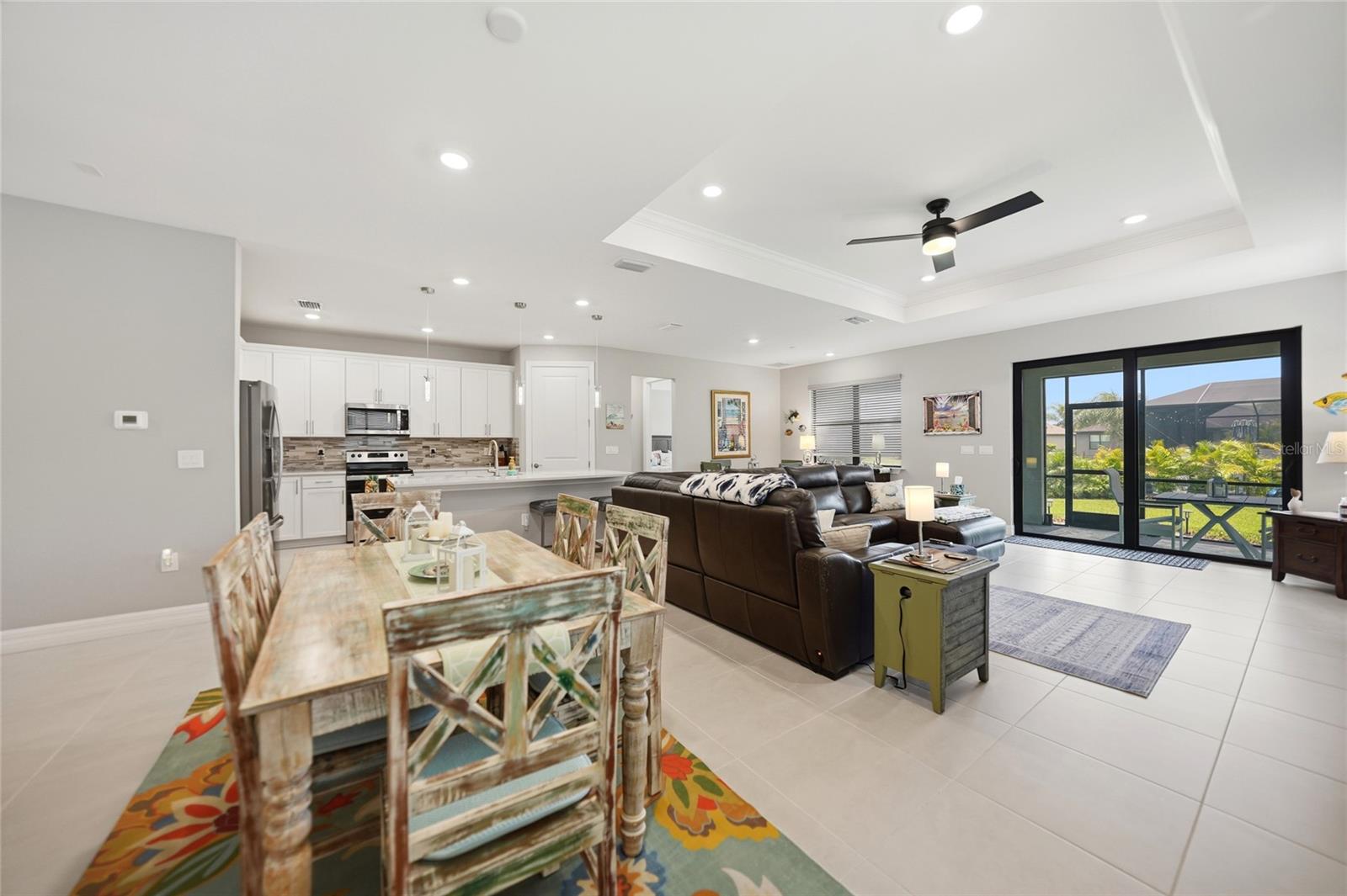 2117 LAURIFOLIA CT
