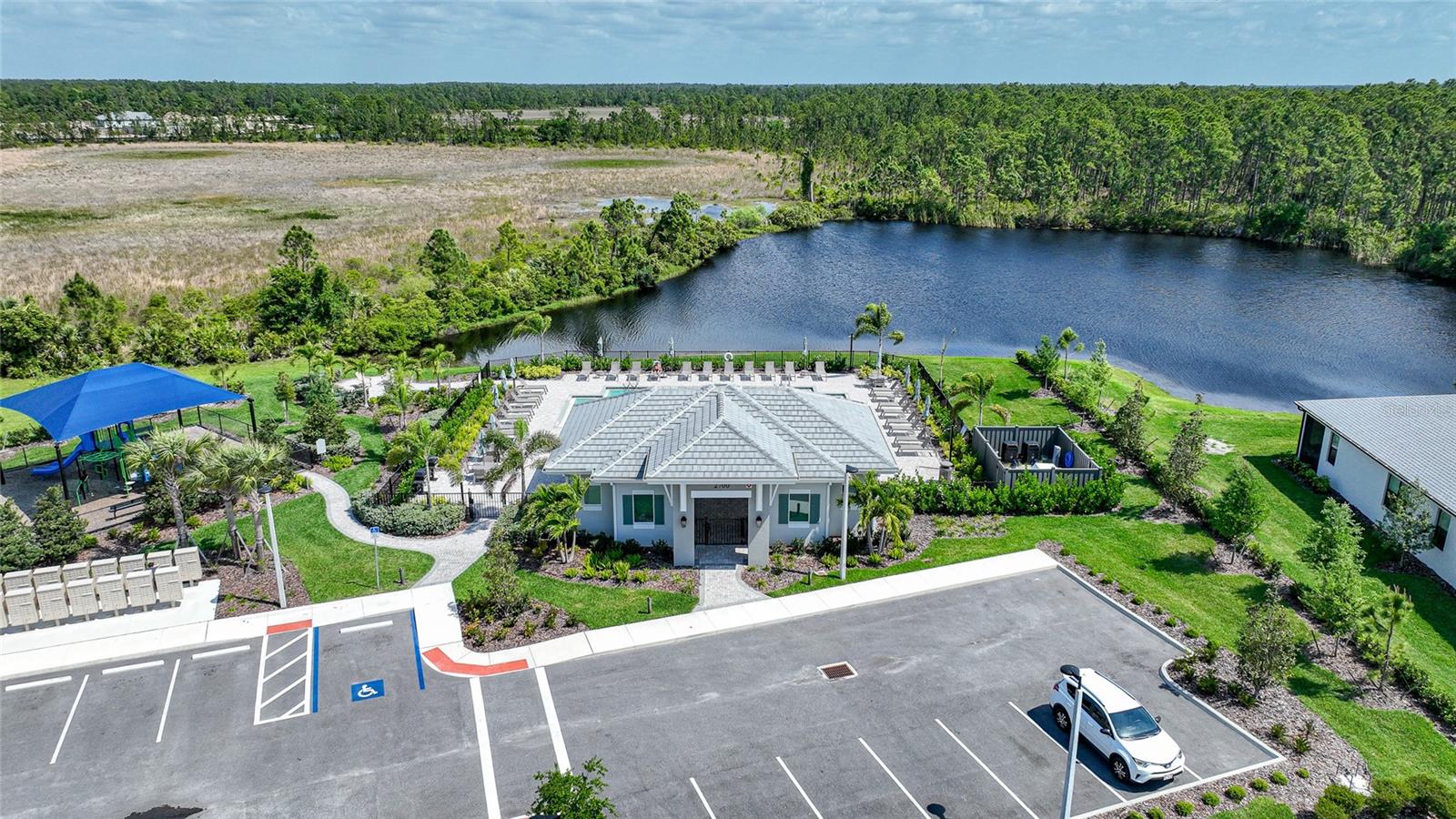 2117 LAURIFOLIA CT