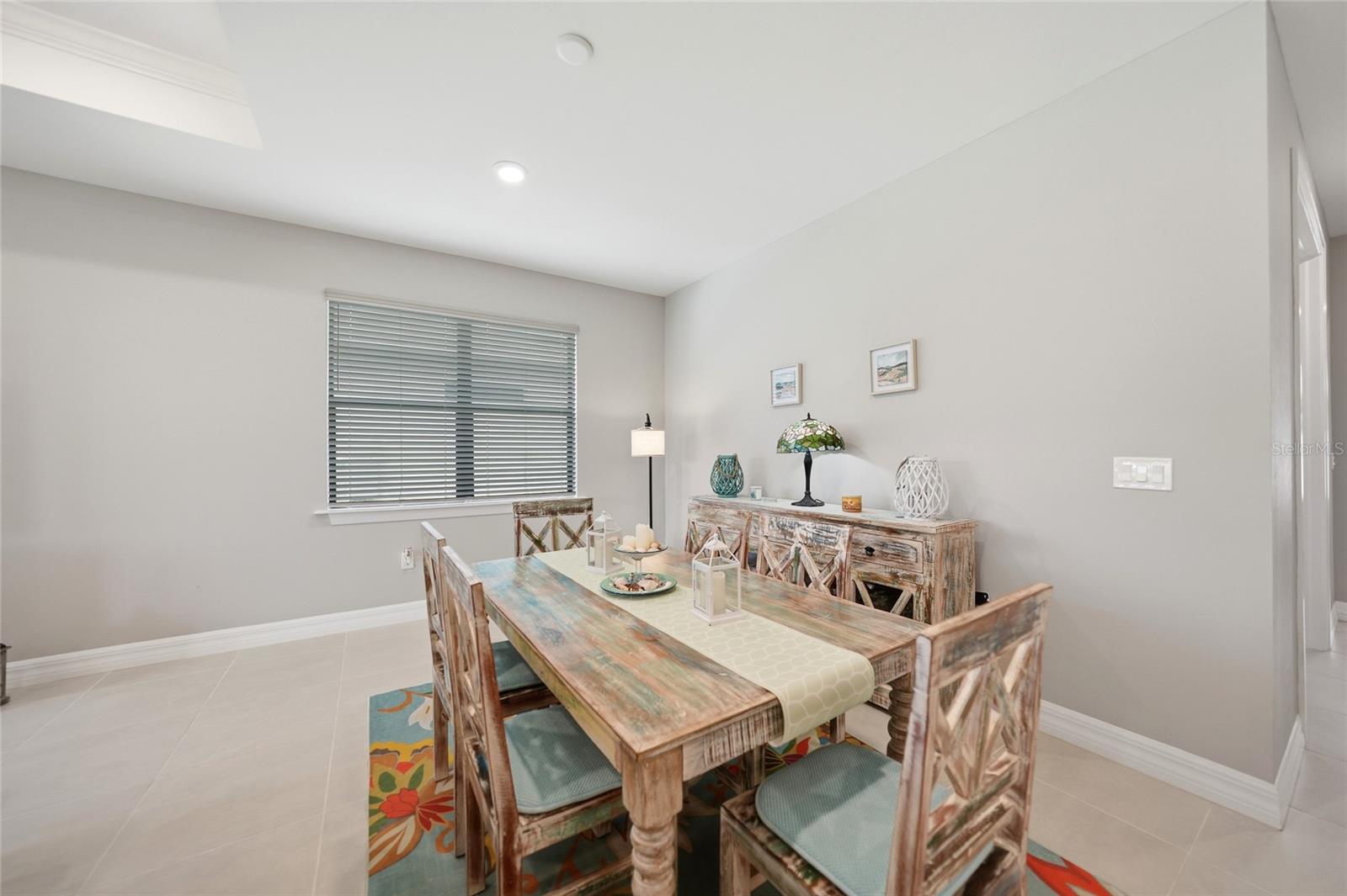 2117 LAURIFOLIA CT