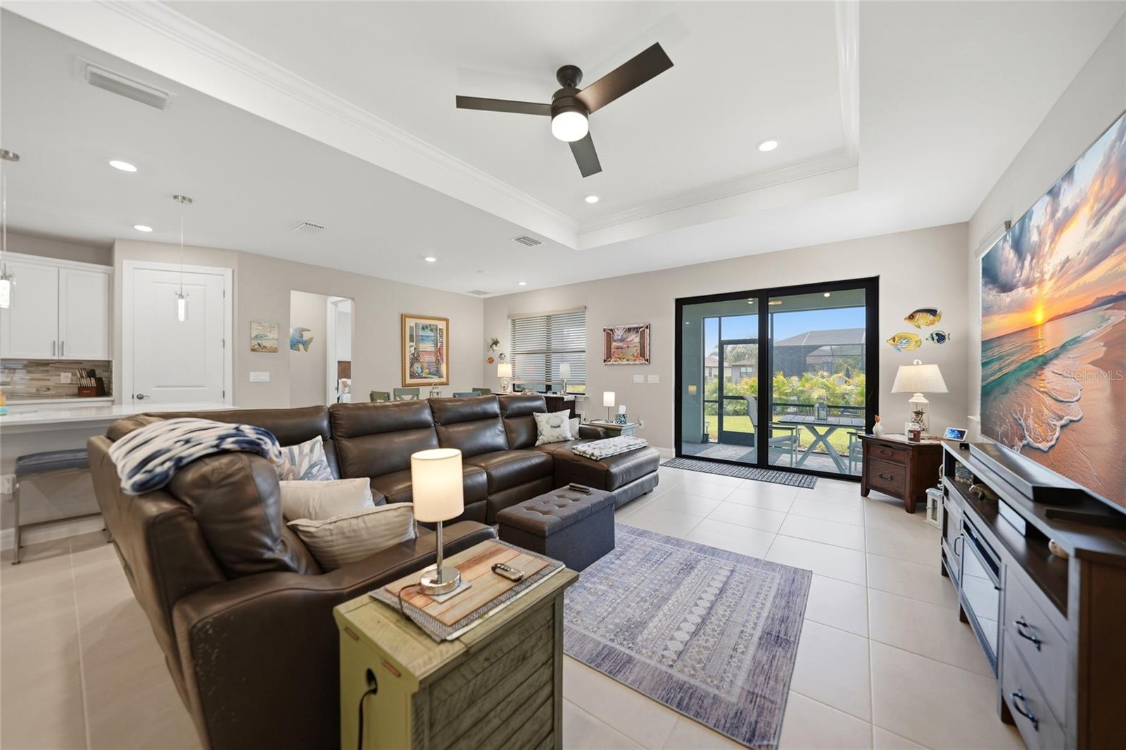 2117 LAURIFOLIA CT