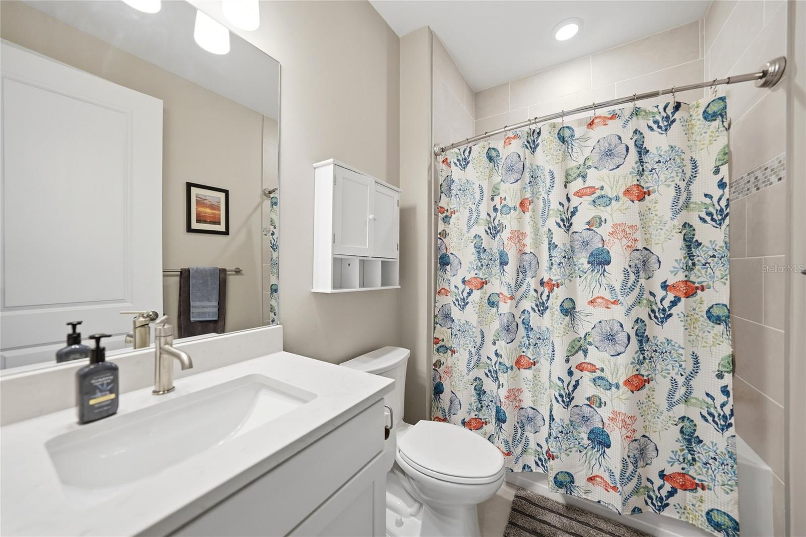 2117 LAURIFOLIA CT