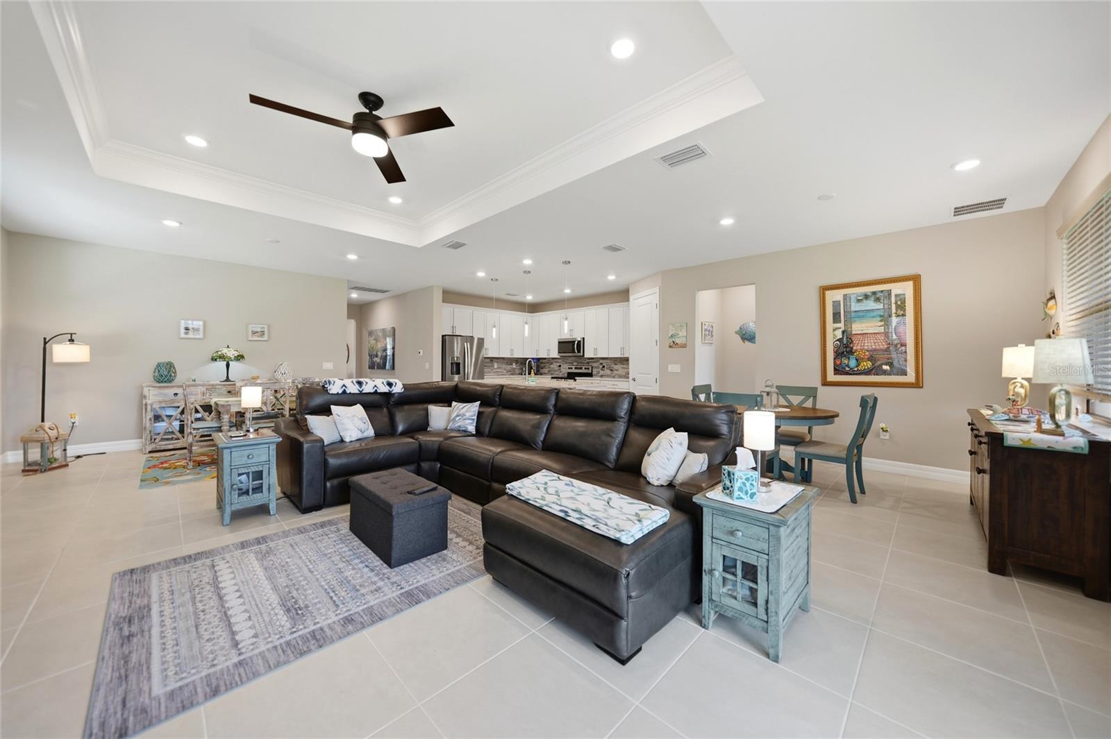 2117 LAURIFOLIA CT