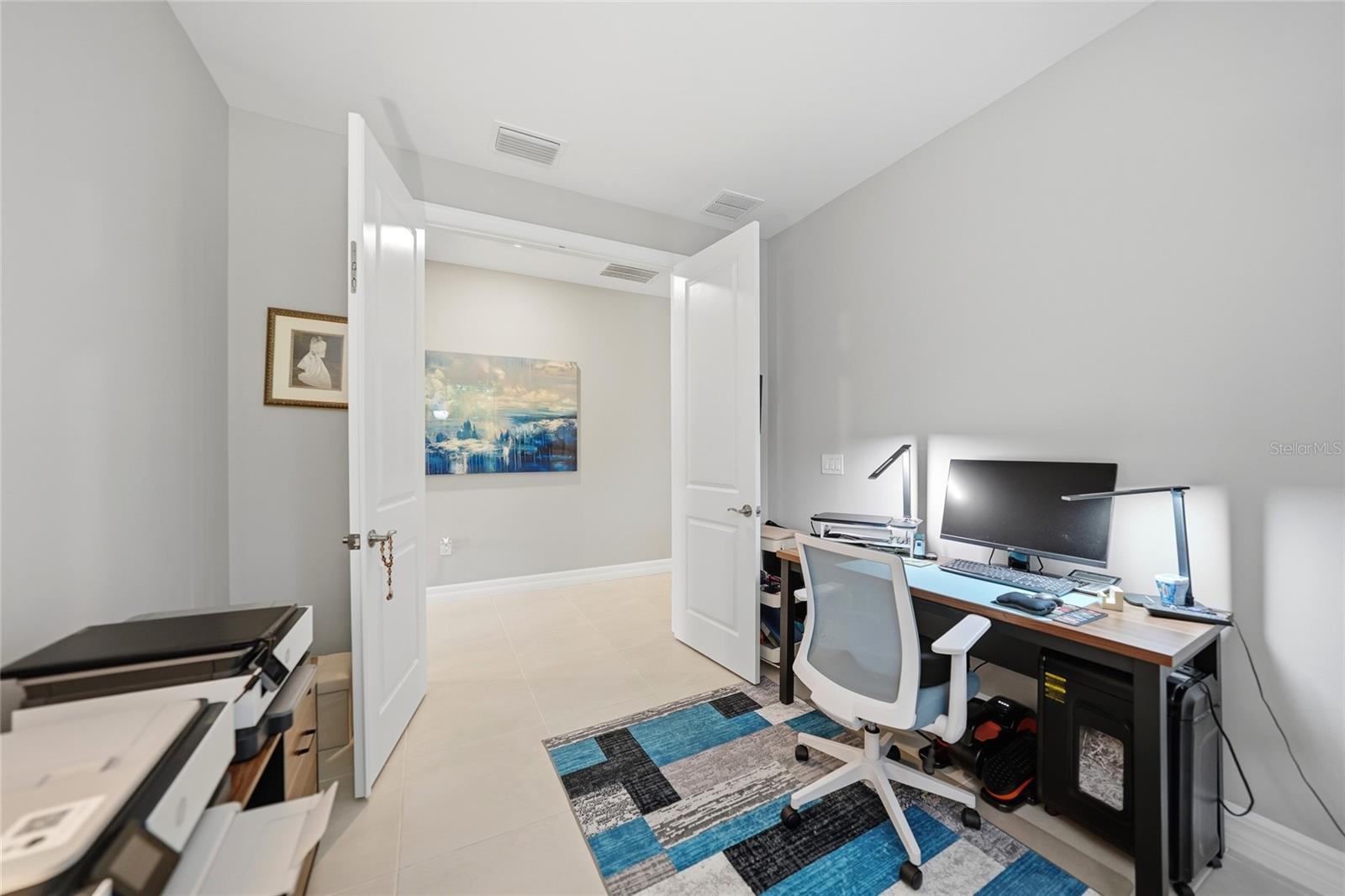 2117 LAURIFOLIA CT