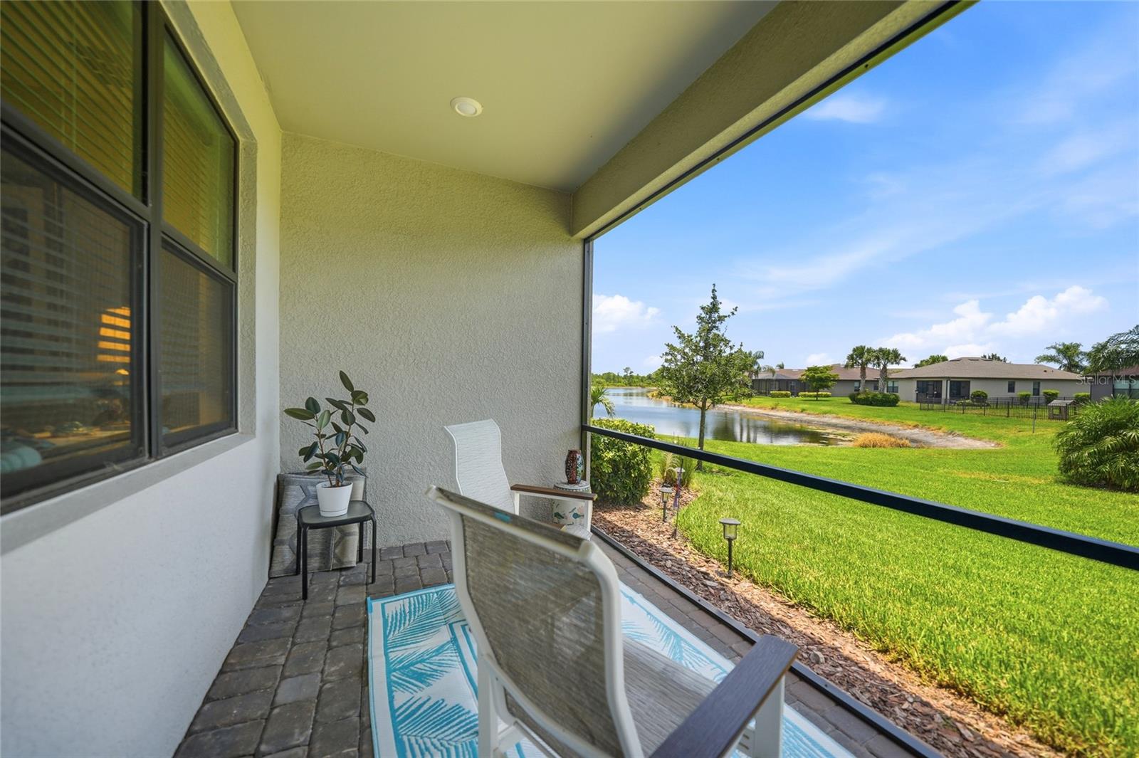 2117 LAURIFOLIA CT