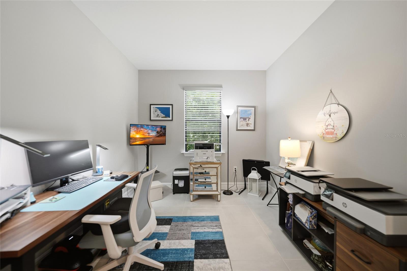 2117 LAURIFOLIA CT