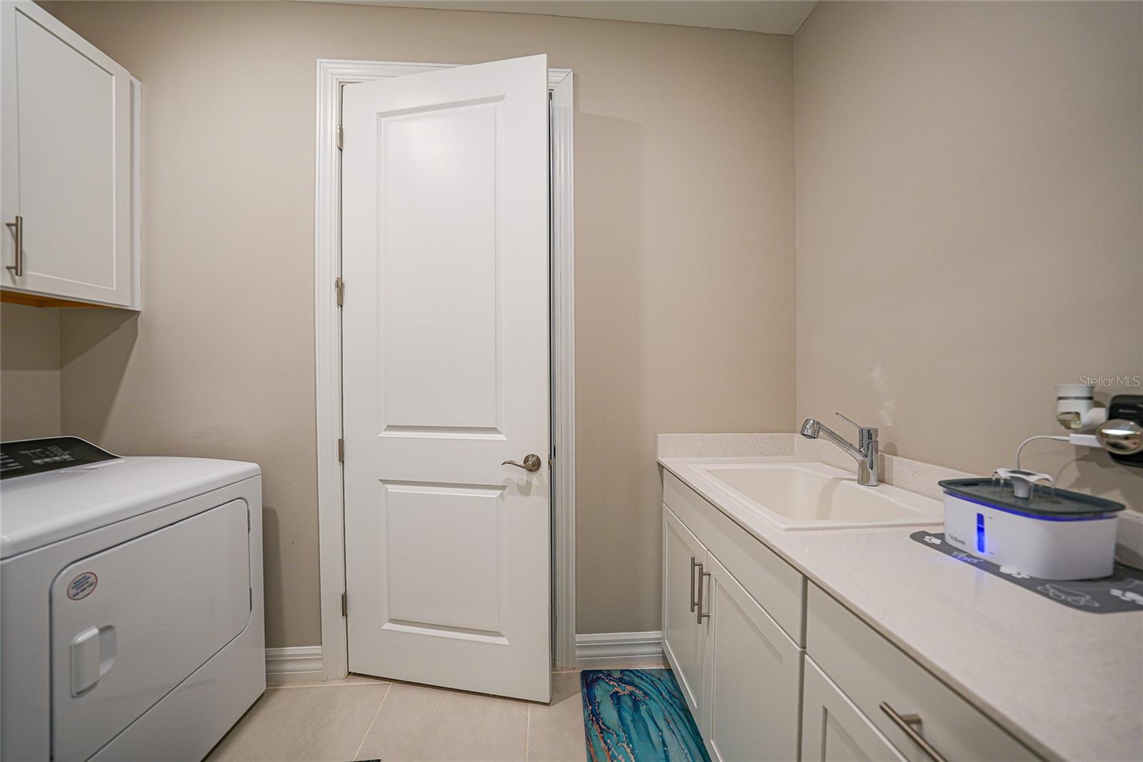 2117 LAURIFOLIA CT