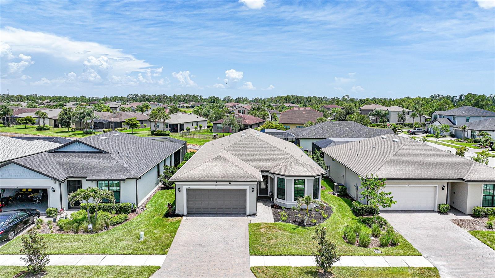 2117 LAURIFOLIA CT