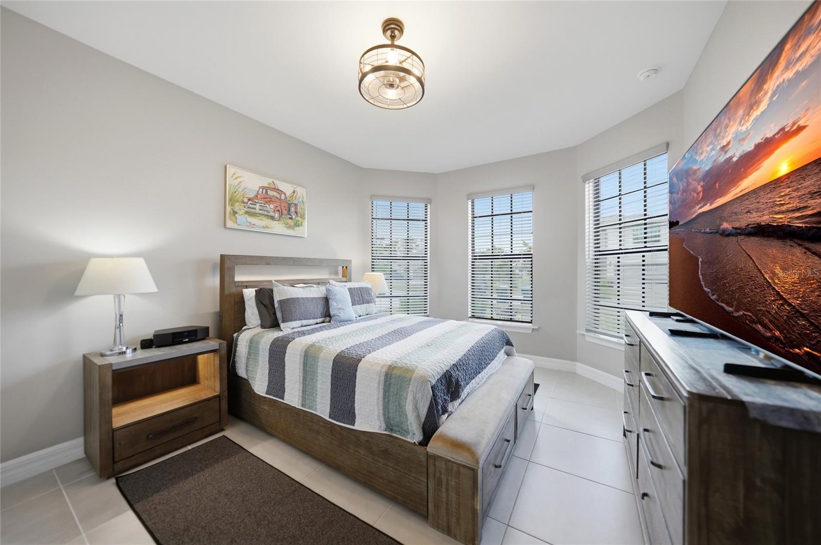 2117 LAURIFOLIA CT