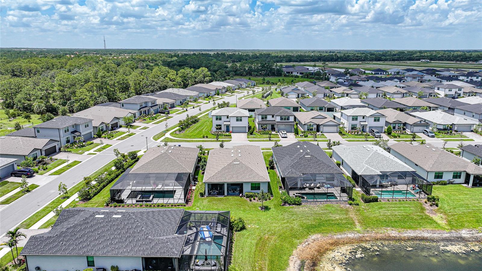 2117 LAURIFOLIA CT